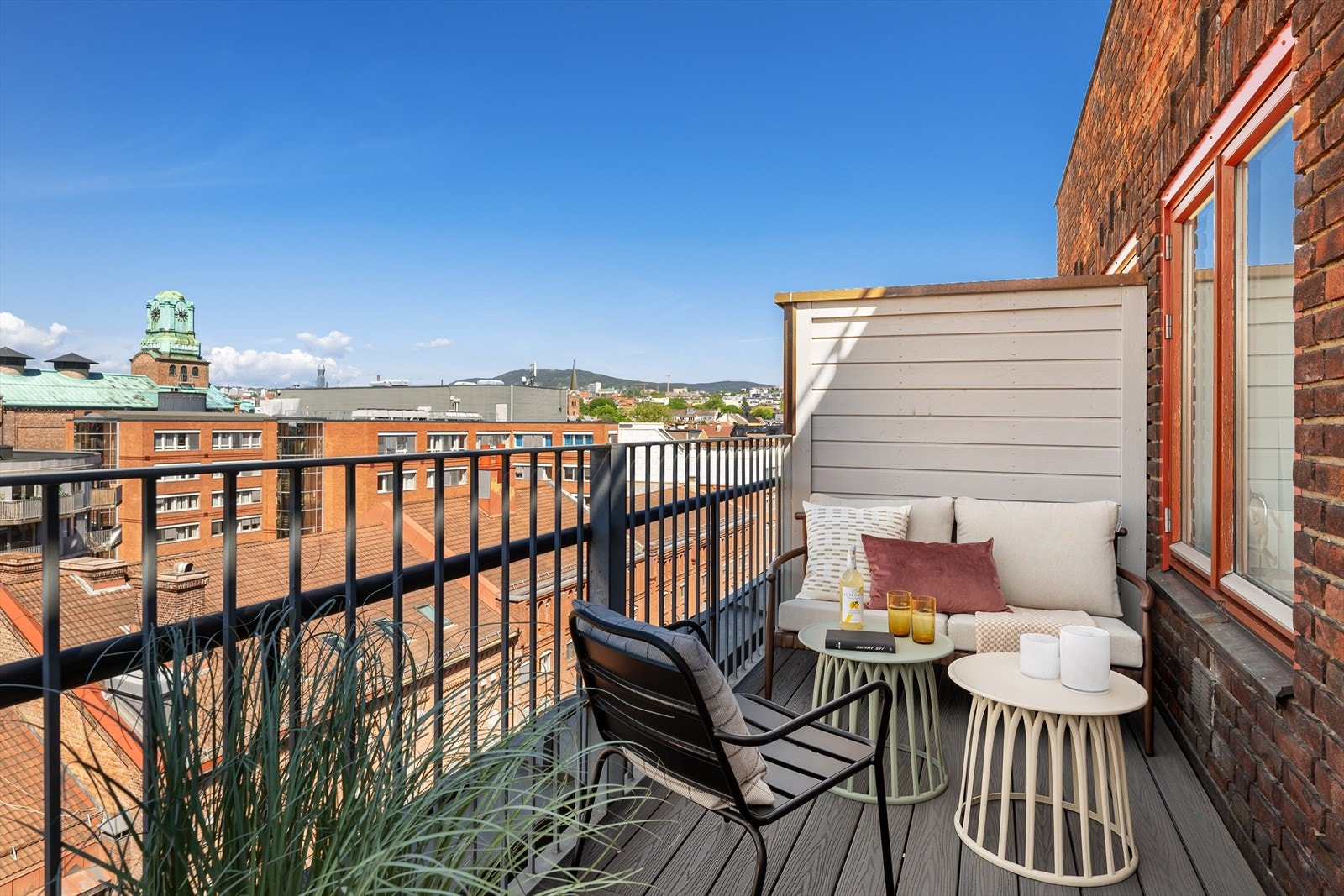 Stor terrasse på 10 kvm med flott utsikt Galleribilde