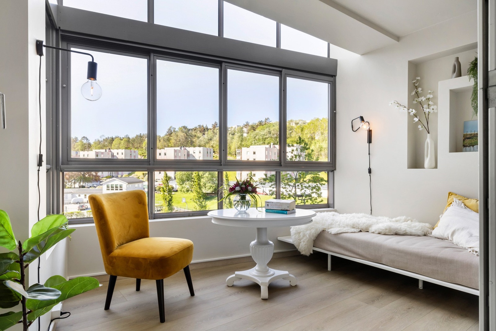 Vinterhagen er modernisert med slette vegger og flotte hylleløsninger Galleribilde