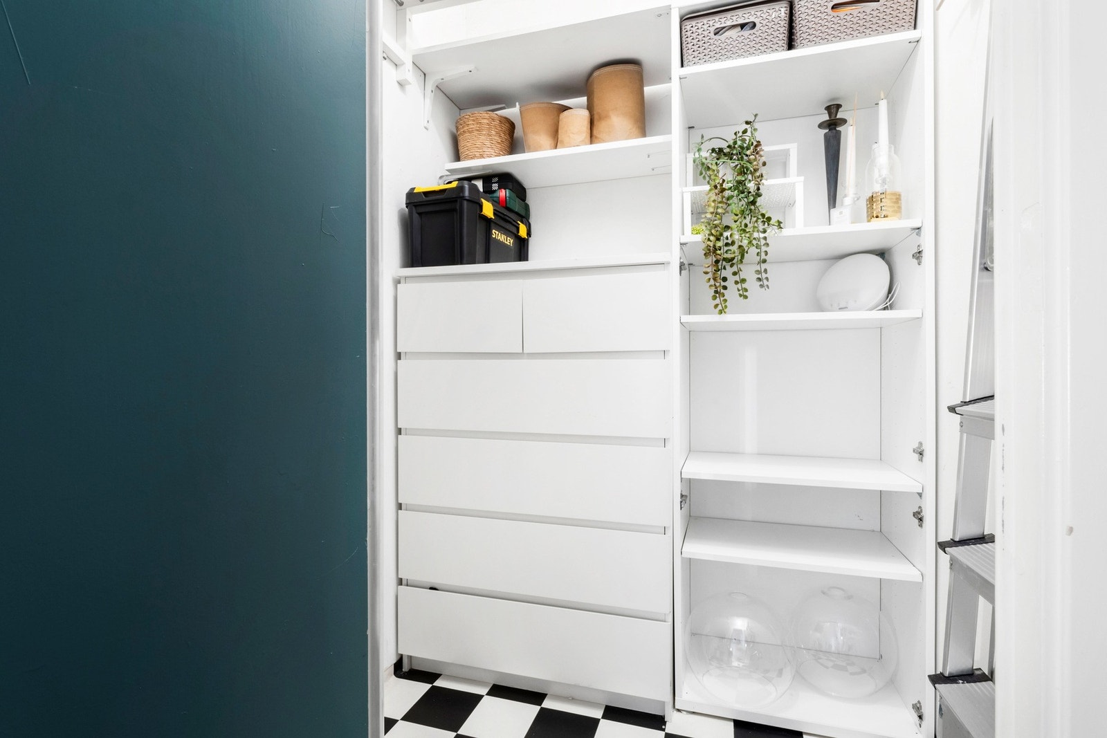 Innvendig bod. Det er også en ekstern bod i kjeller. Galleribilde