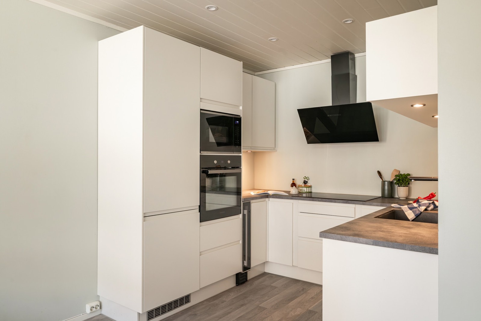 Dette er en stilren og gjennomført 2-roms andelsleilighet på populære Rosenhoff. Galleribilde