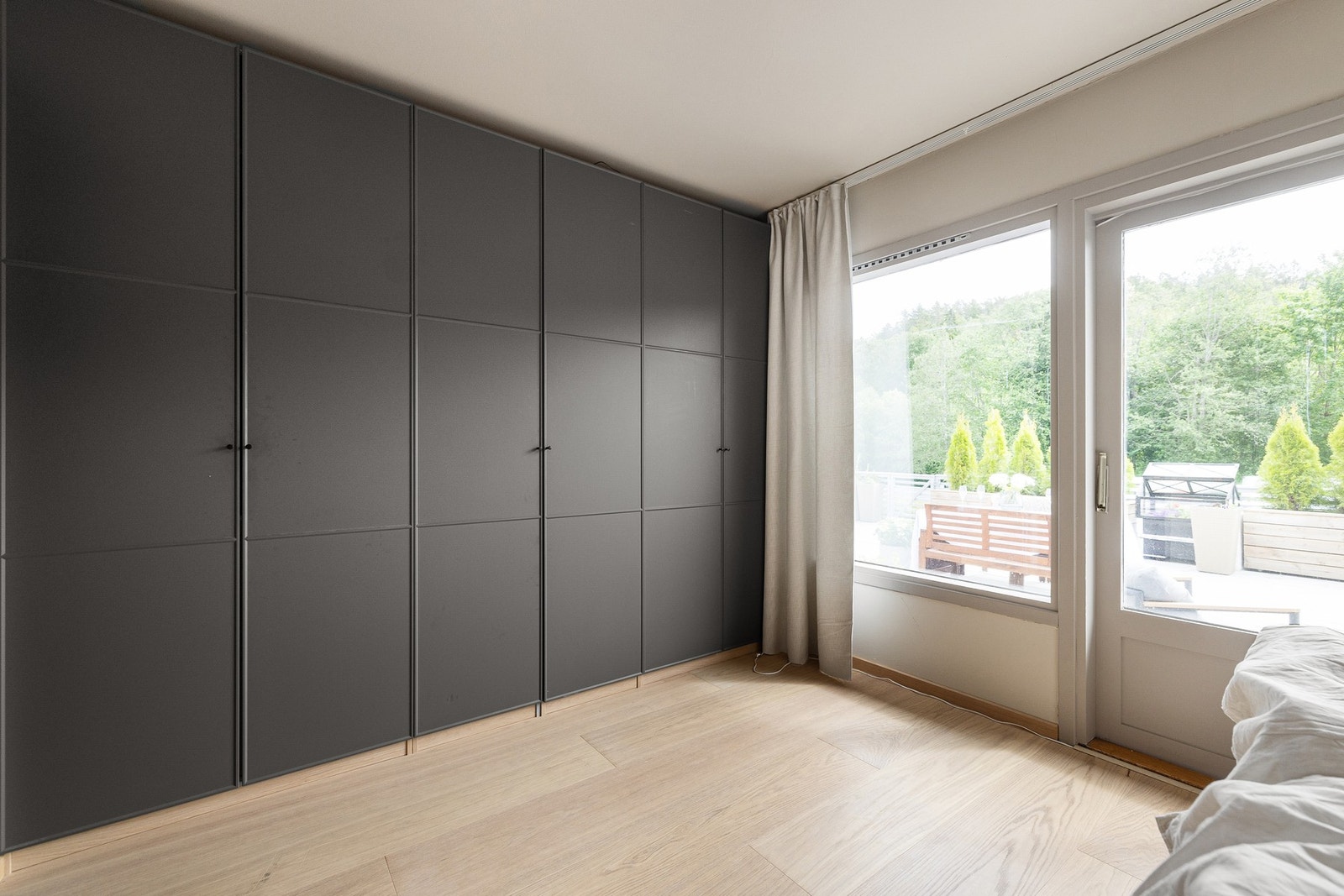 Her er det satt inn en stor garderobe med utmerket oppbevaringskapasitet. Galleribilde