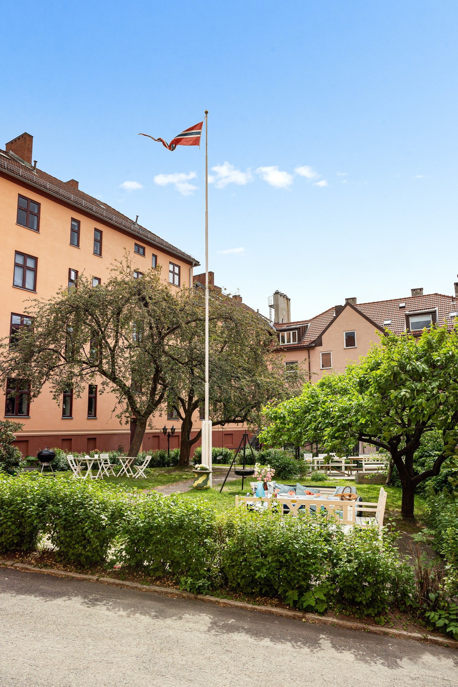 *Gårdsrom* Galleribilde