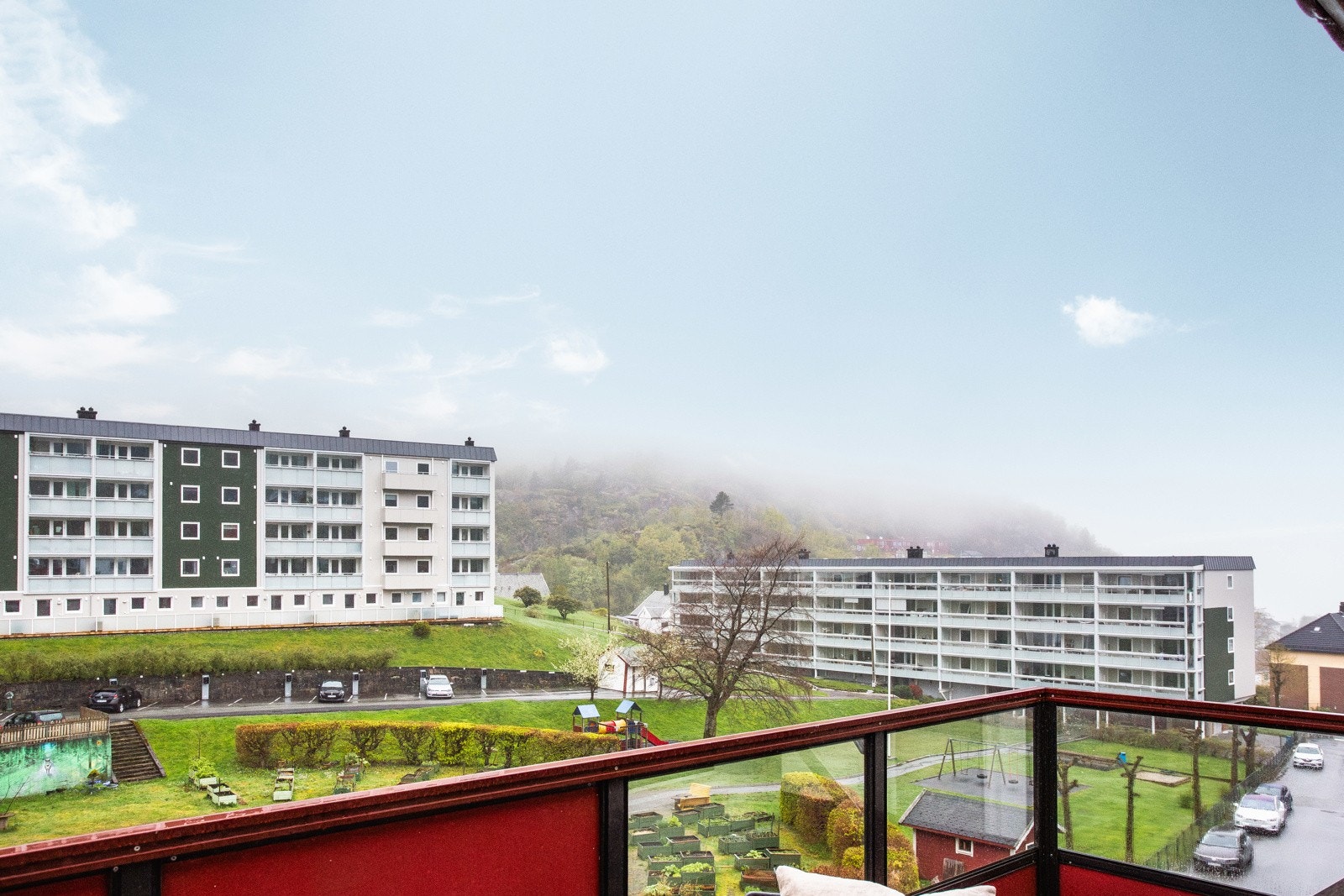 Her bor man sentralt til "alt" man trenger midt i mellom Laksevåg og Fyllingsdalen! Galleribilde