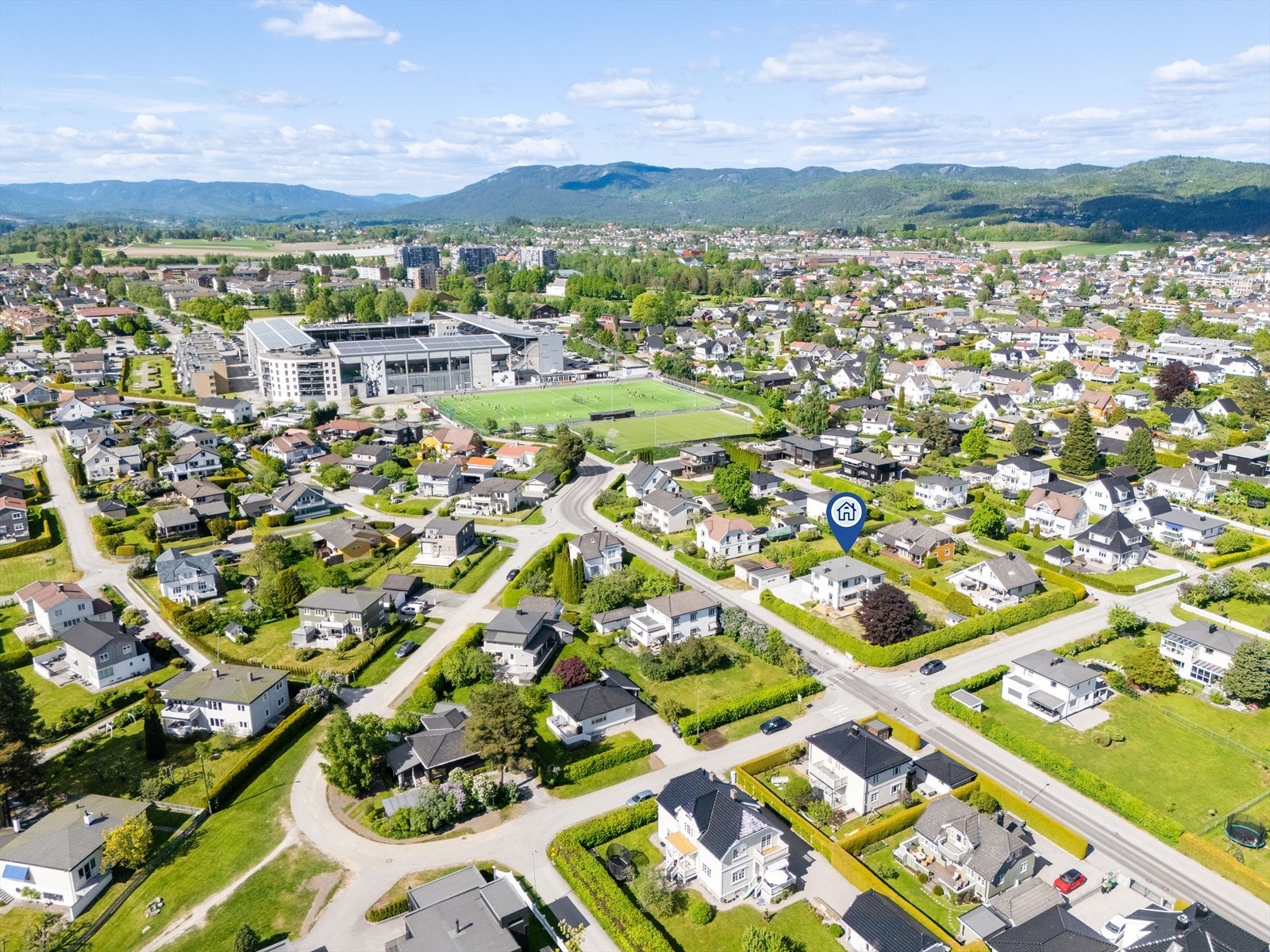 Det er gangavstand til alle byens fasiliteter og servicetilbud. Galleribilde