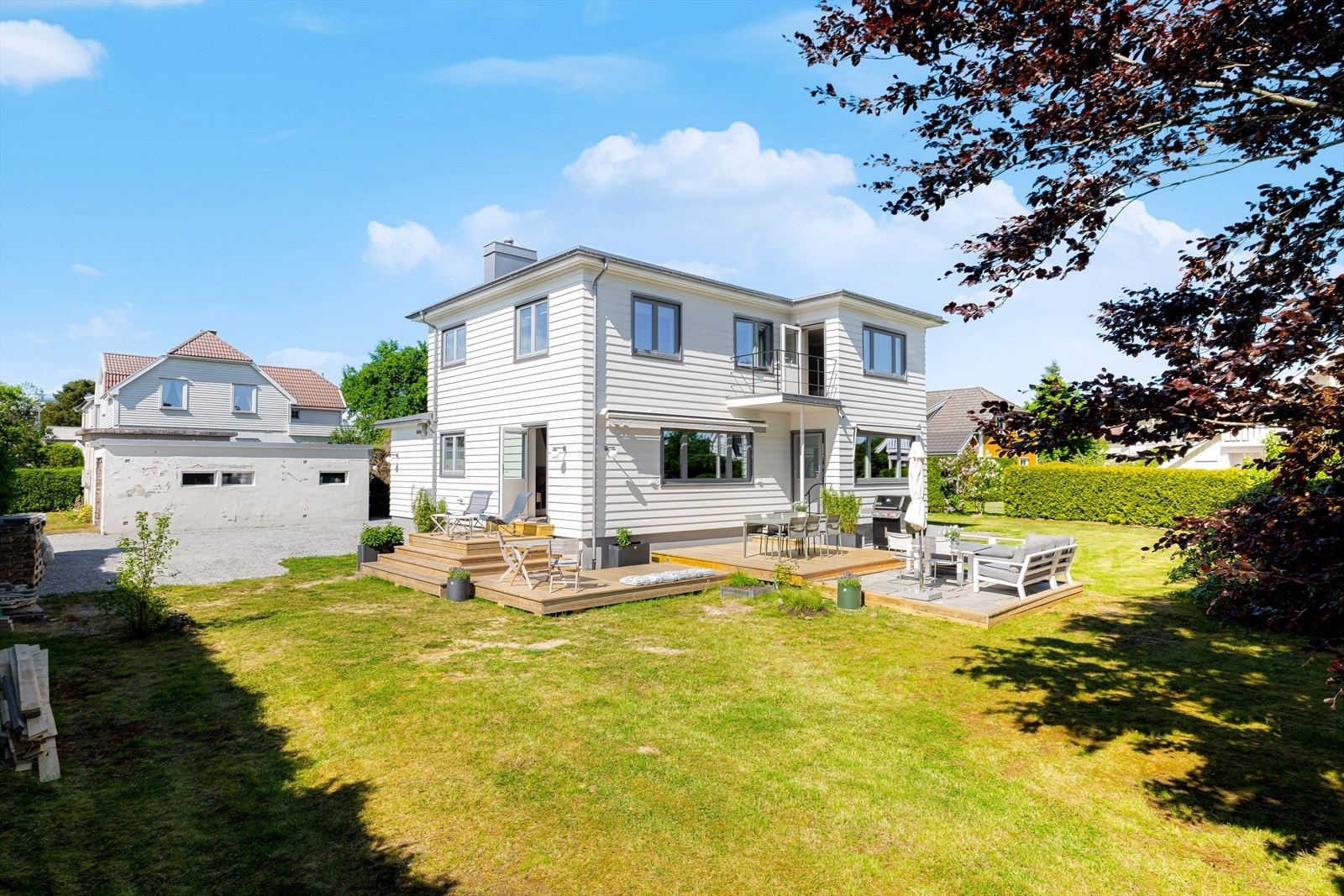 Dette er en meget spesiell og renovert Falkumvilla. Tegnet av arkitekt Kjell Karsten - sønn av den kjente Heinrich Karsten. I 2020 startet arbeidet med å bevare den originale stilen og samtidig få en gjennomgående høy standard. Galleribilde