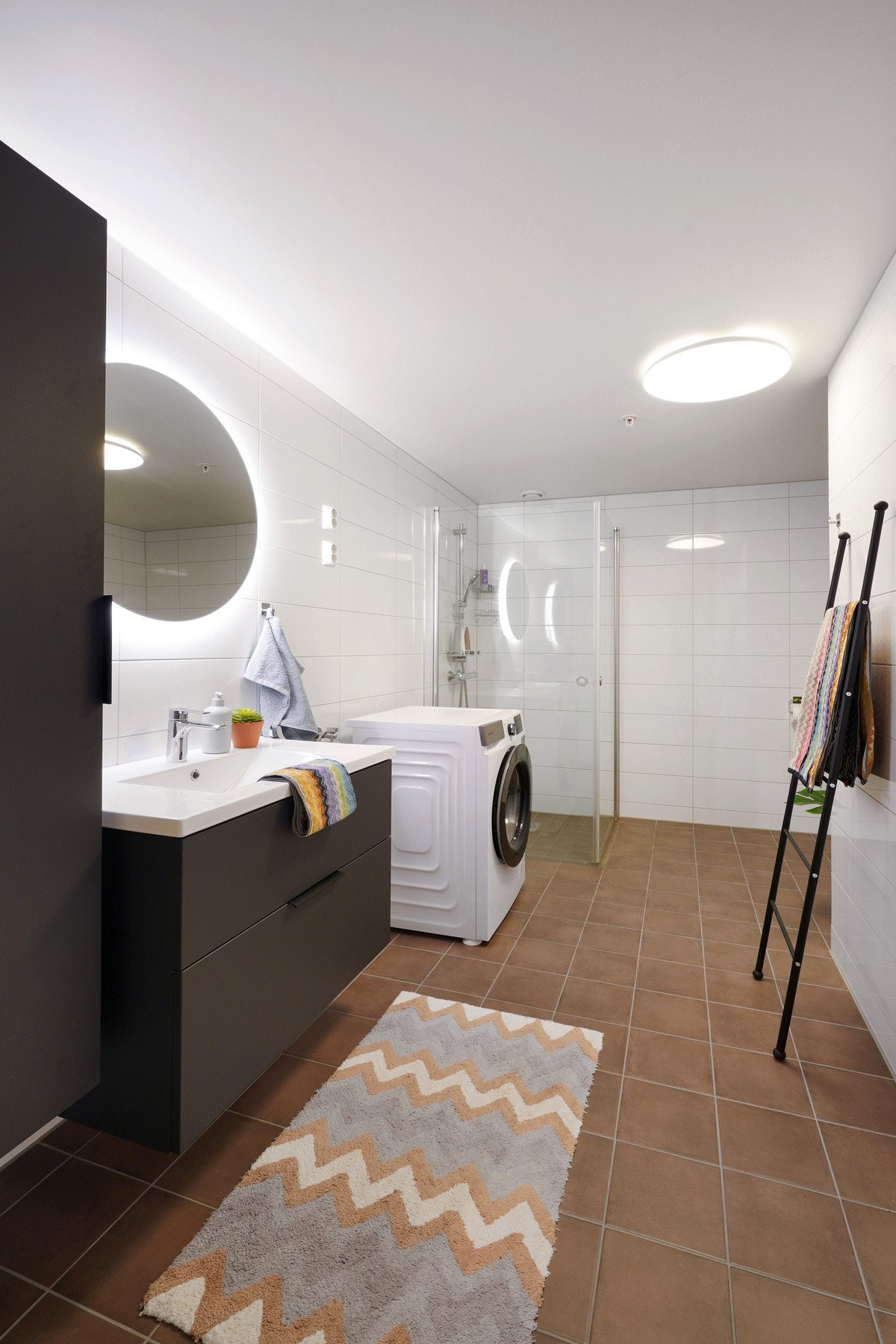 Helfliset bad med varme i gulv. Galleribilde