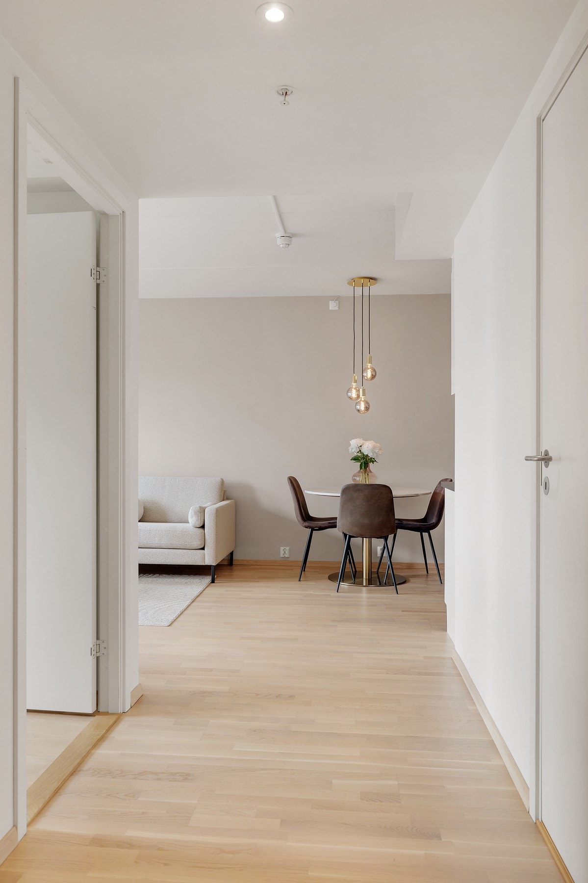 Moderne farge -og materialvalg i boligen. Galleribilde