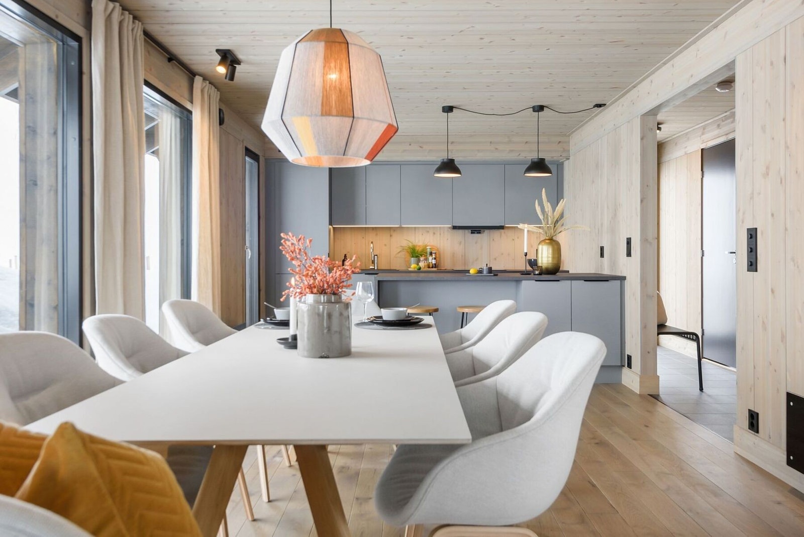 Foto fra spisestue/stue i en av våre visningshytter, her modell Vy23ATH Galleribilde