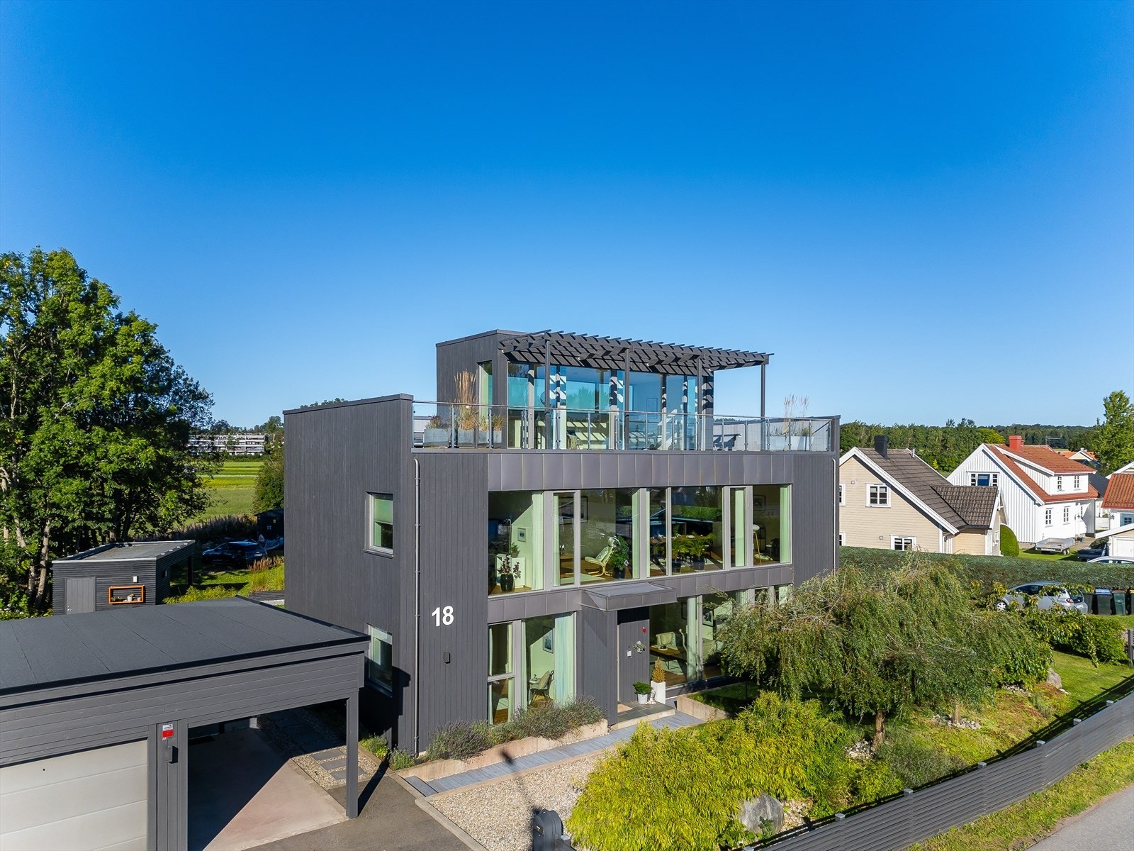 Velkommen til en spennende enebolig i Damgata 18! Galleribilde