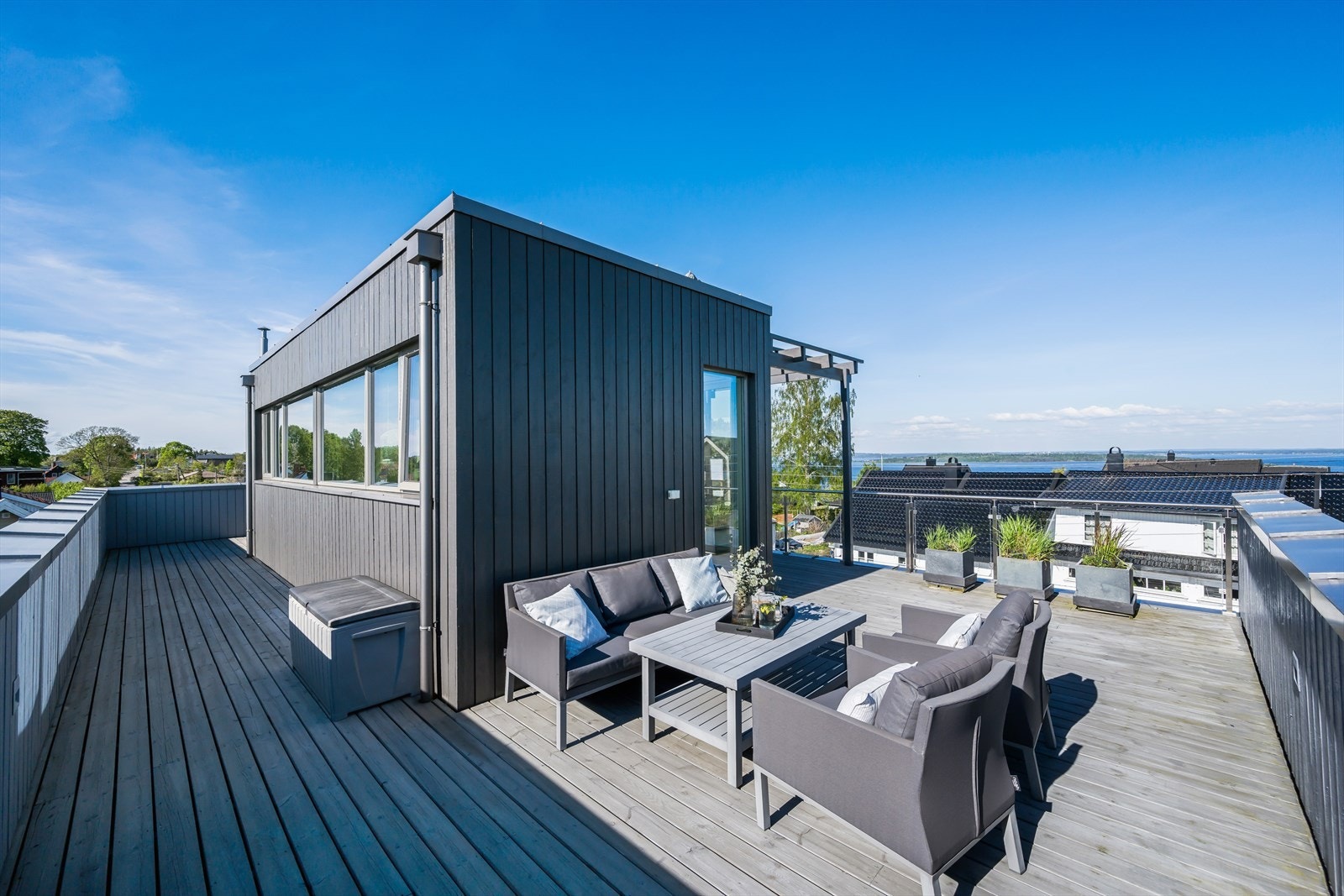 Takterrasse med dobbel protanduk under tregulv for ekstra beskyttelse. Galleribilde