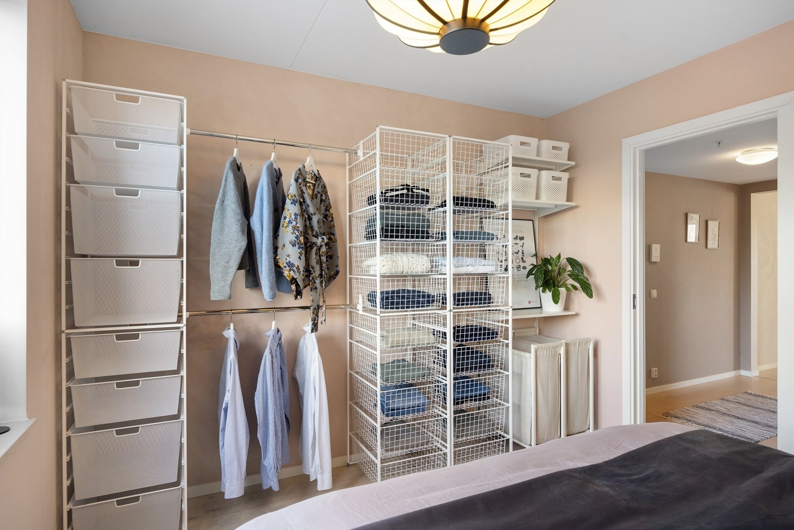 Det er også gode muligheter til å sette inn garderobeskap med/uten skyvedører om man ønsker det. Galleribilde