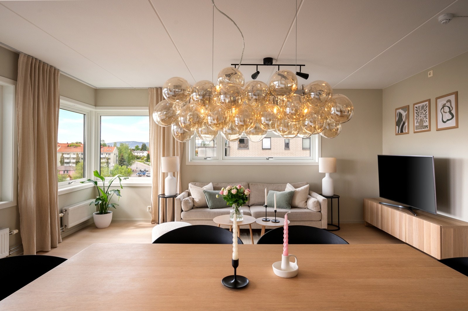 Moderne og innbydende spisestue. Galleribilde