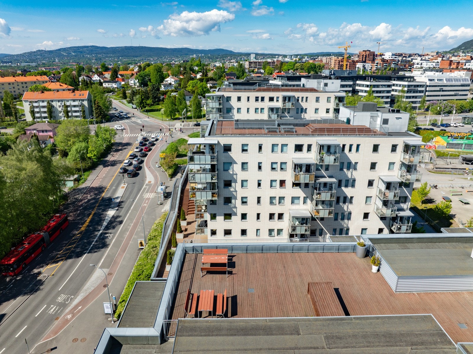 På toppen av bygget finnes det en felles takterrasse for beboerne i sameiet. Galleribilde