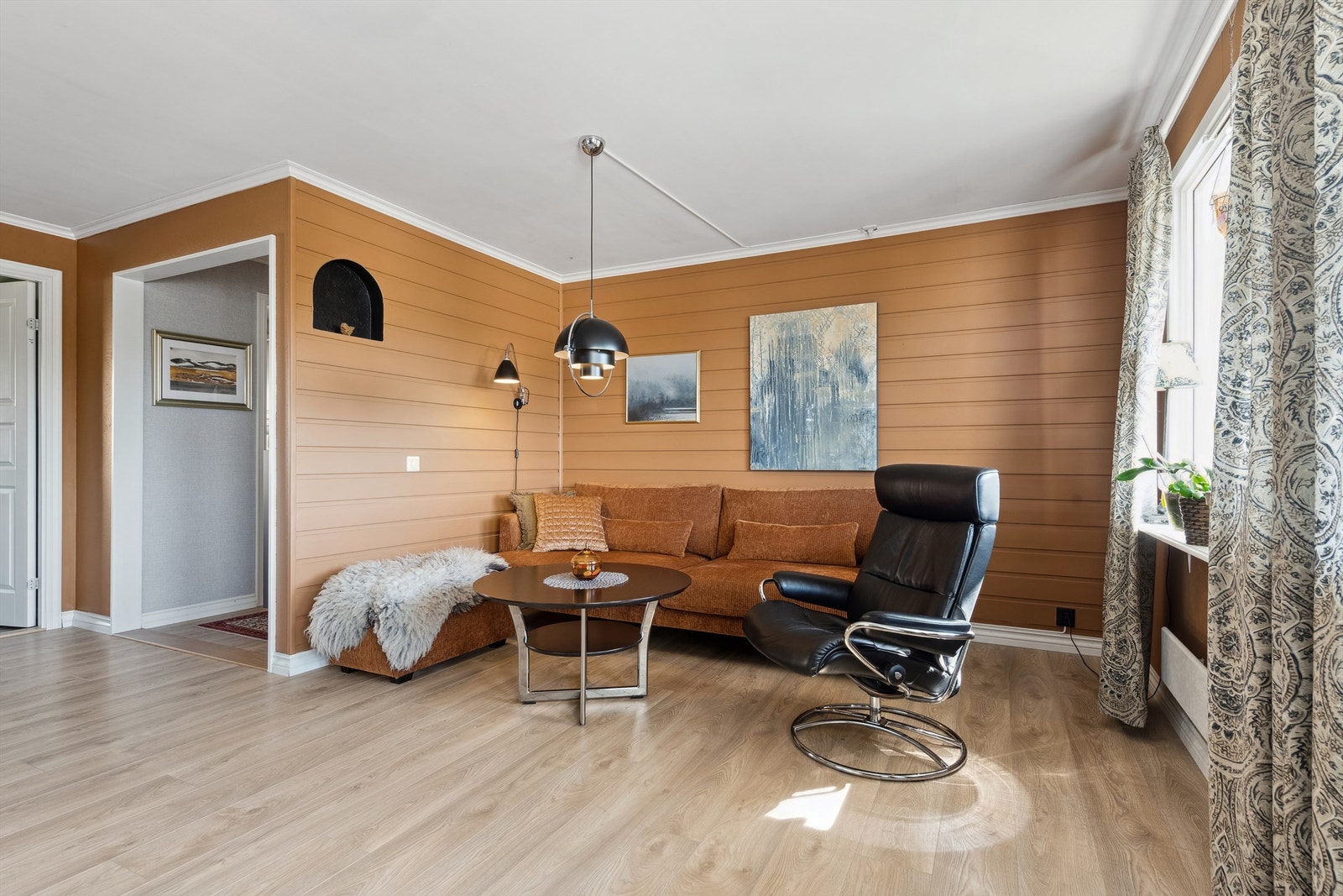 Koselig sofa-krok. Galleribilde