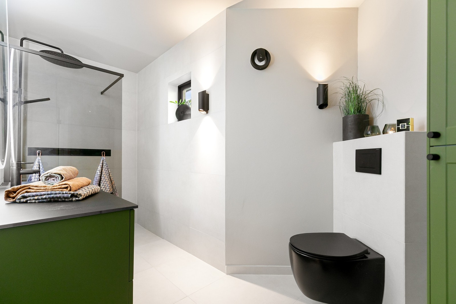 Nytt, lekkert baderom fra 2023 med varme i gulv. Galleribilde