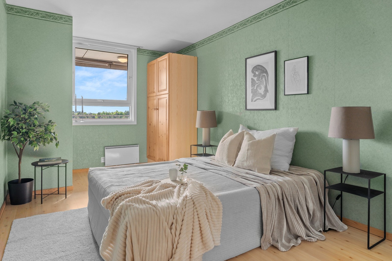 Romslig og lunt soverom vendt mot boligens terrasse. Galleribilde