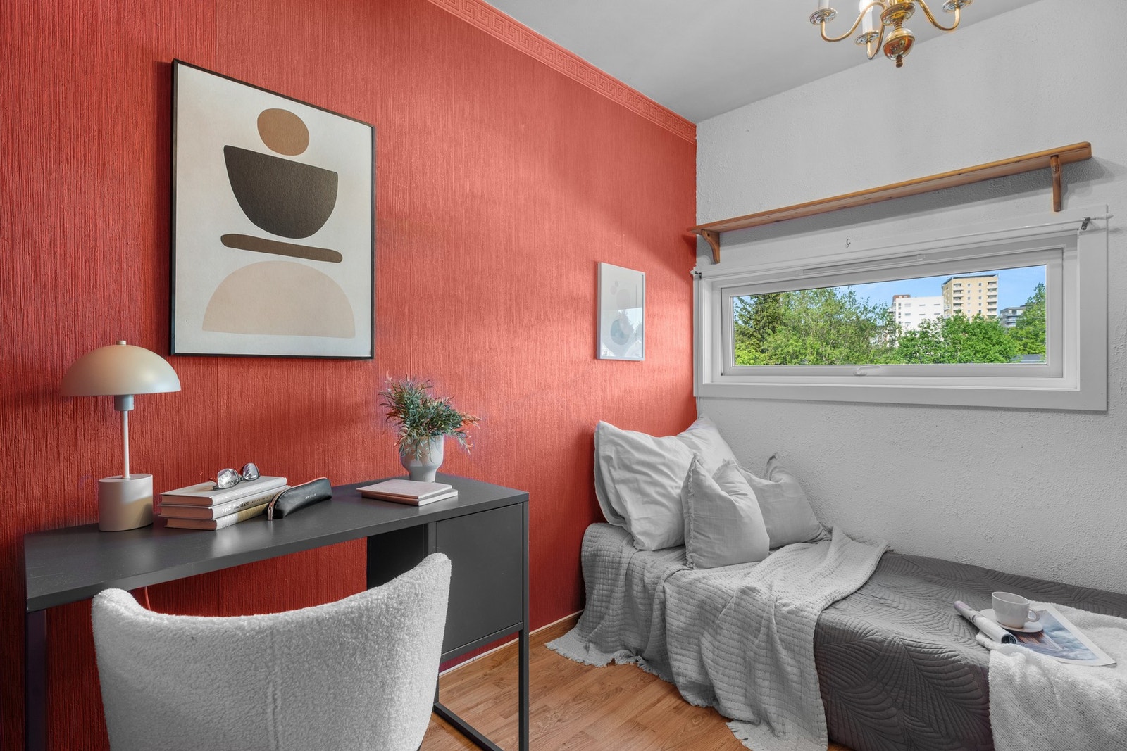 Leiligheten har et disponibelt rom som i dag benyttes som tv-stue/kontor (ikke godkjent som soverom). Galleribilde