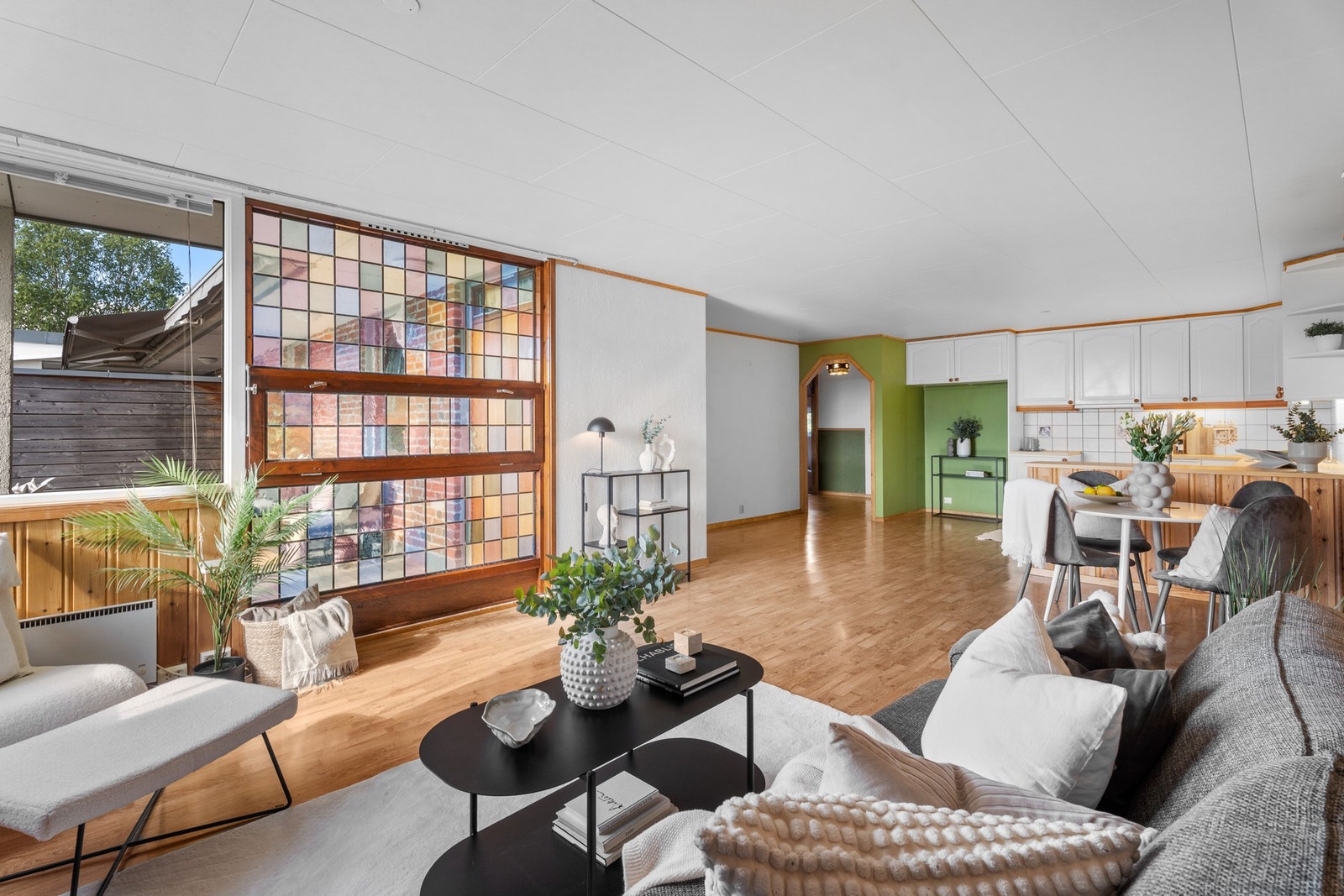 Takhøyden ble i stuen målt til ca. 2,34 m. Galleribilde