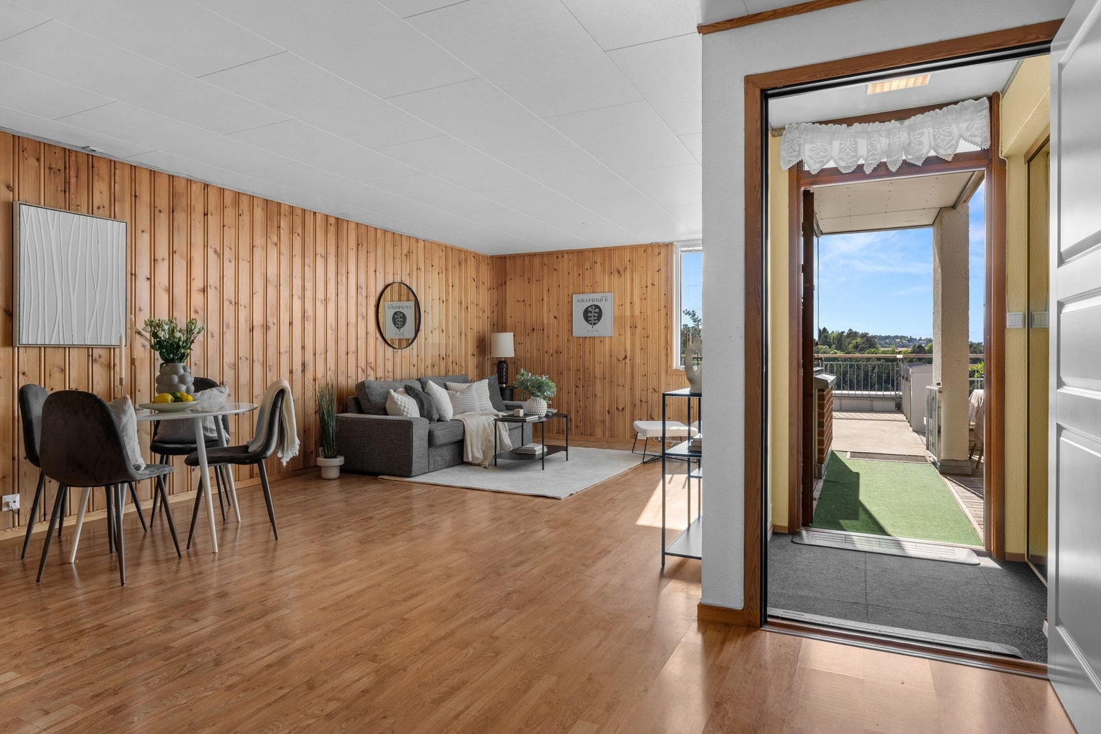 Boligen er målt til 79 m² og byr på en godt utnyttet planløsning. Galleribilde