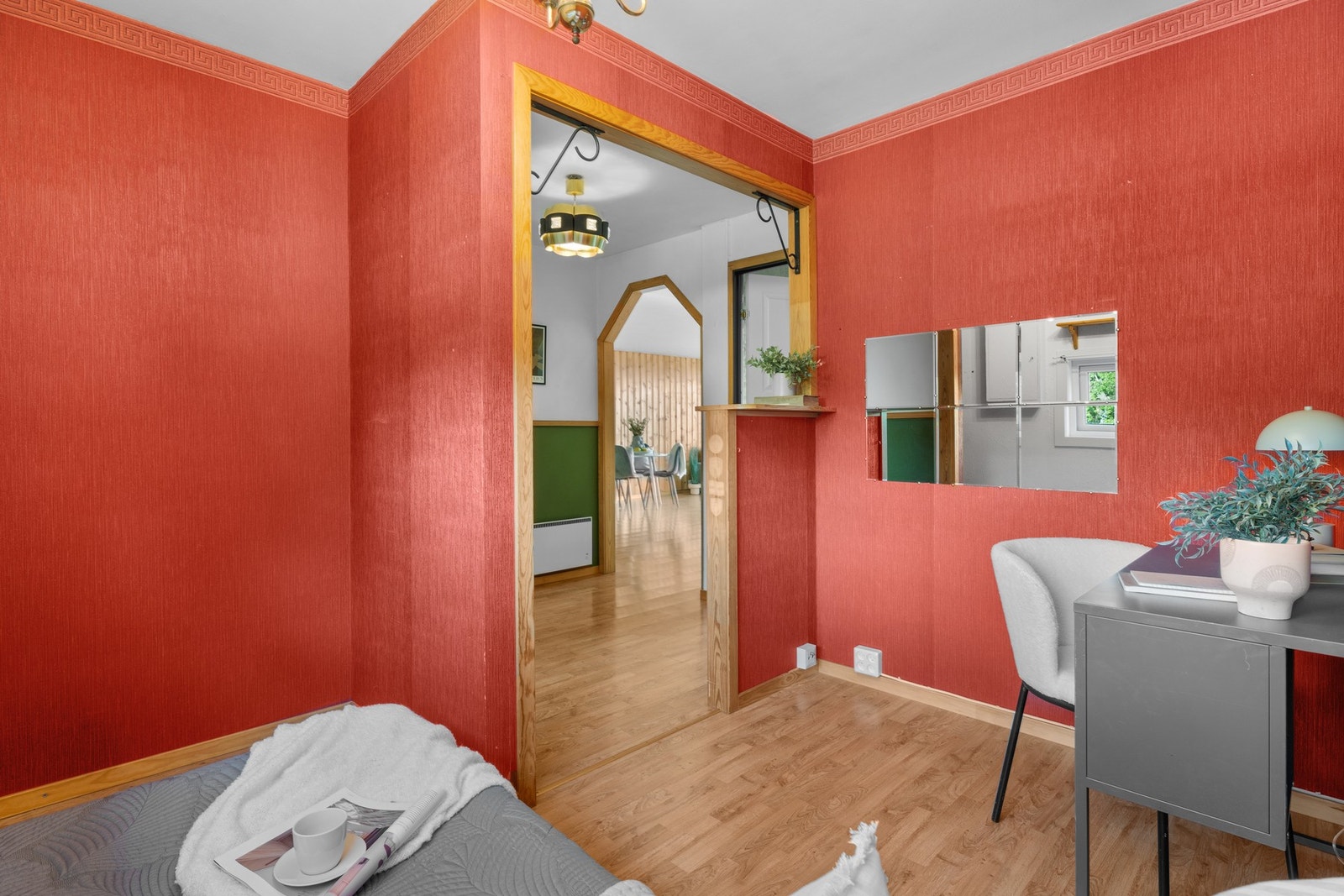 Rommets størrelse gjør at dette egner seg godt som et kontor eller en tv-stue Galleribilde