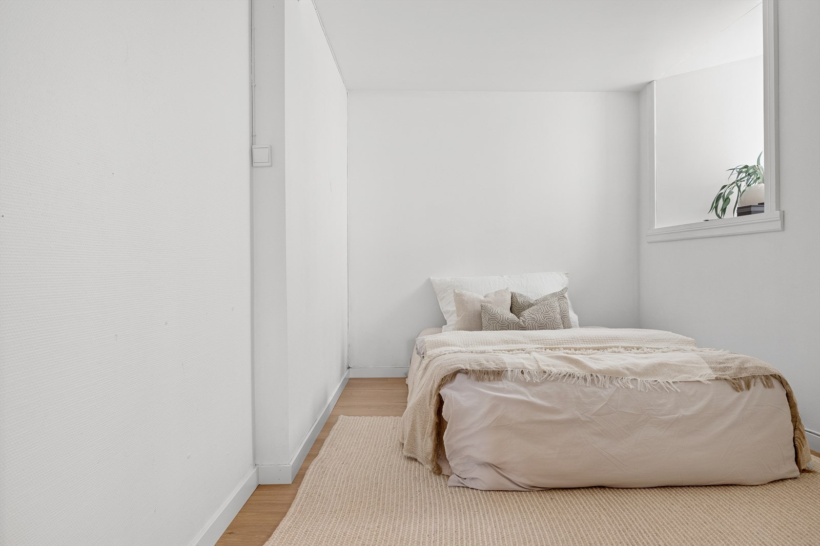 Praktisk garderobeskap medfølger handelen Galleribilde