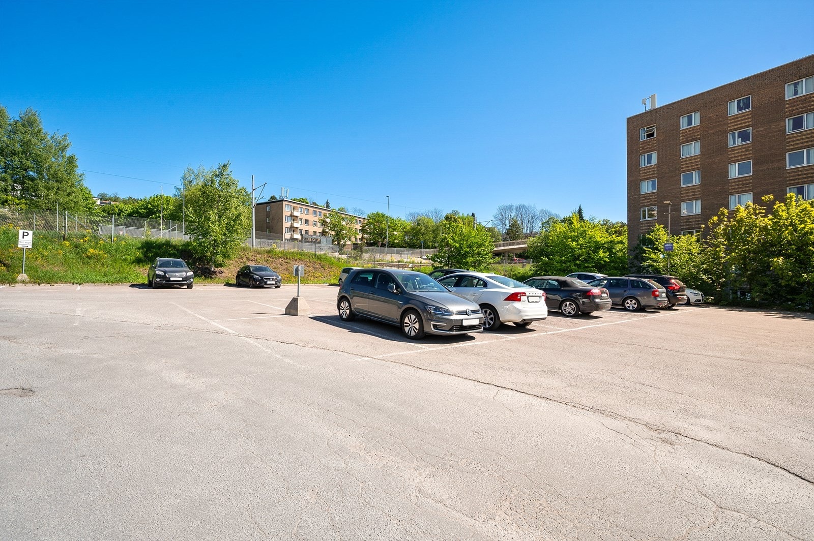 Flere parkeringsmuligheter i umiddelbar nærhet. Galleribilde