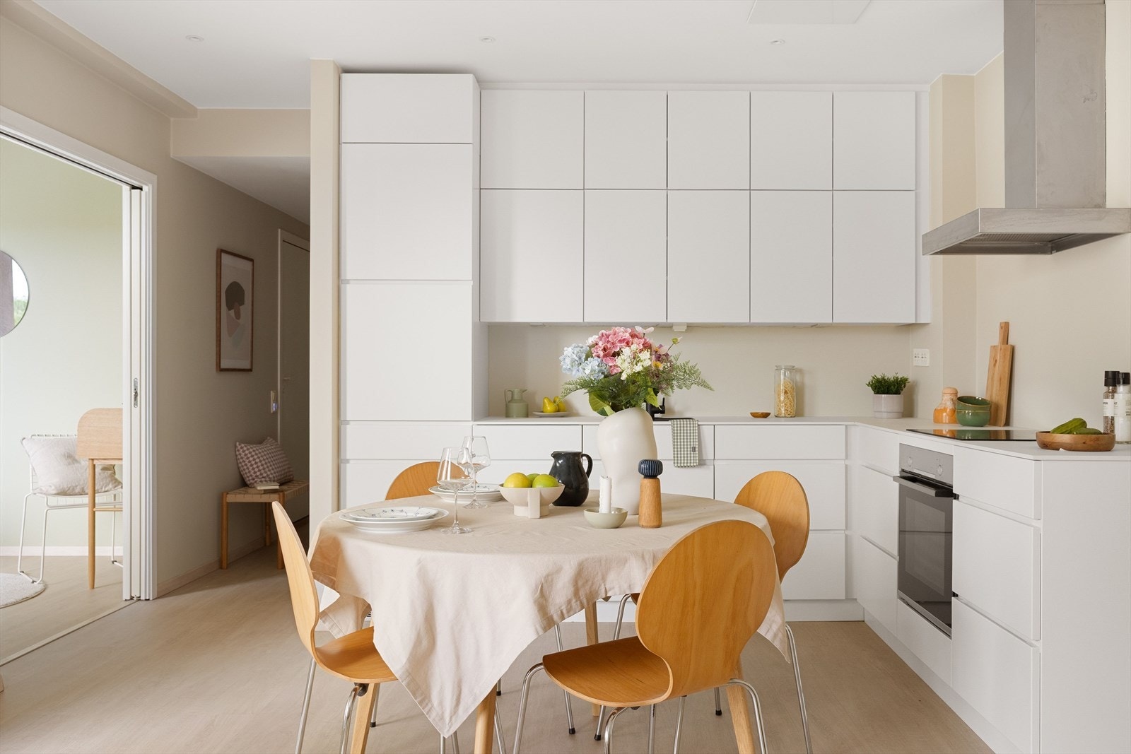 Integrerte hvitevarer og glatte fronter. Galleribilde