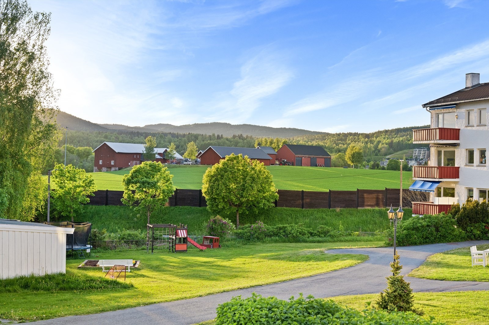 Beliggende idyllisk til, med barnevennlige fellesområder. Galleribilde