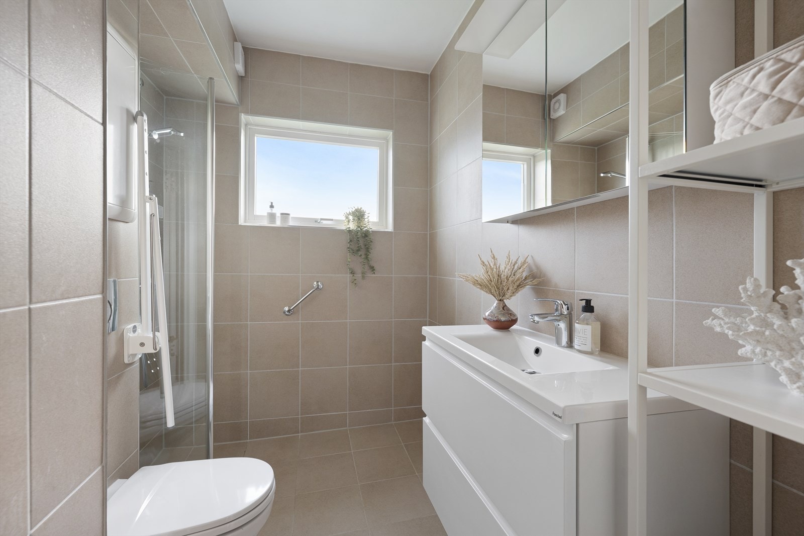 Badet ble renovert i 2020 og det foreligger dokumentasjon for arbeidet. Galleribilde