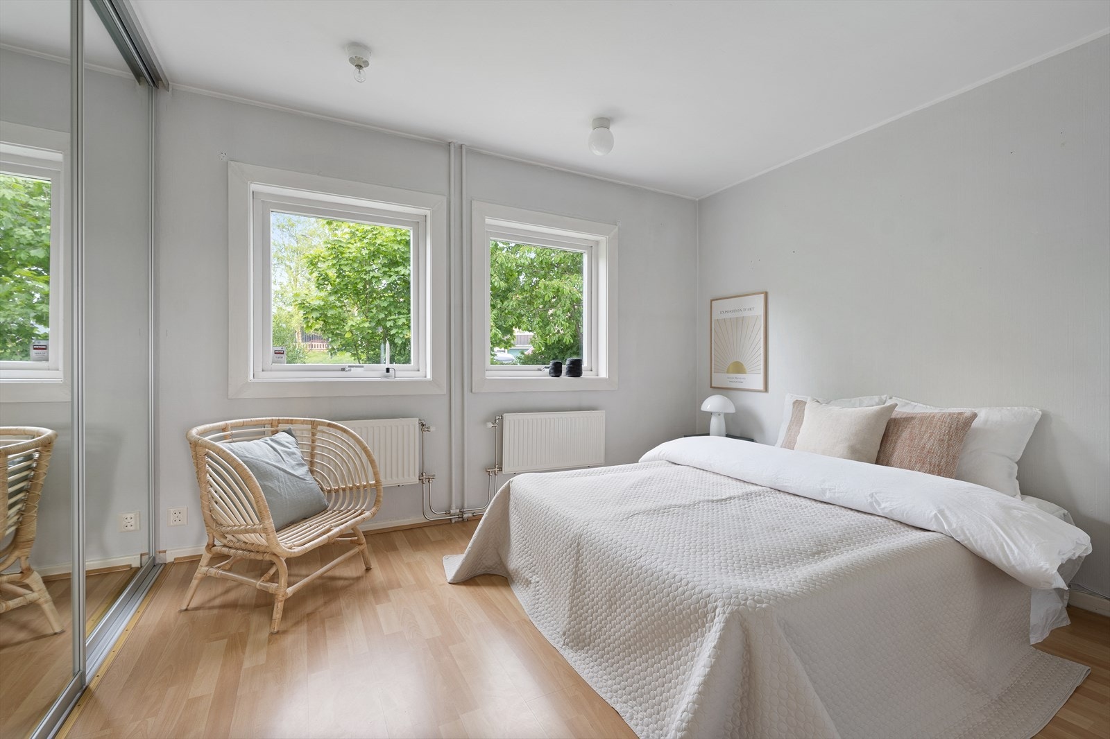 Hovedsoverommet er av meget god størrelse og er innredet med en romslig skyvedørsgarderobe. Galleribilde
