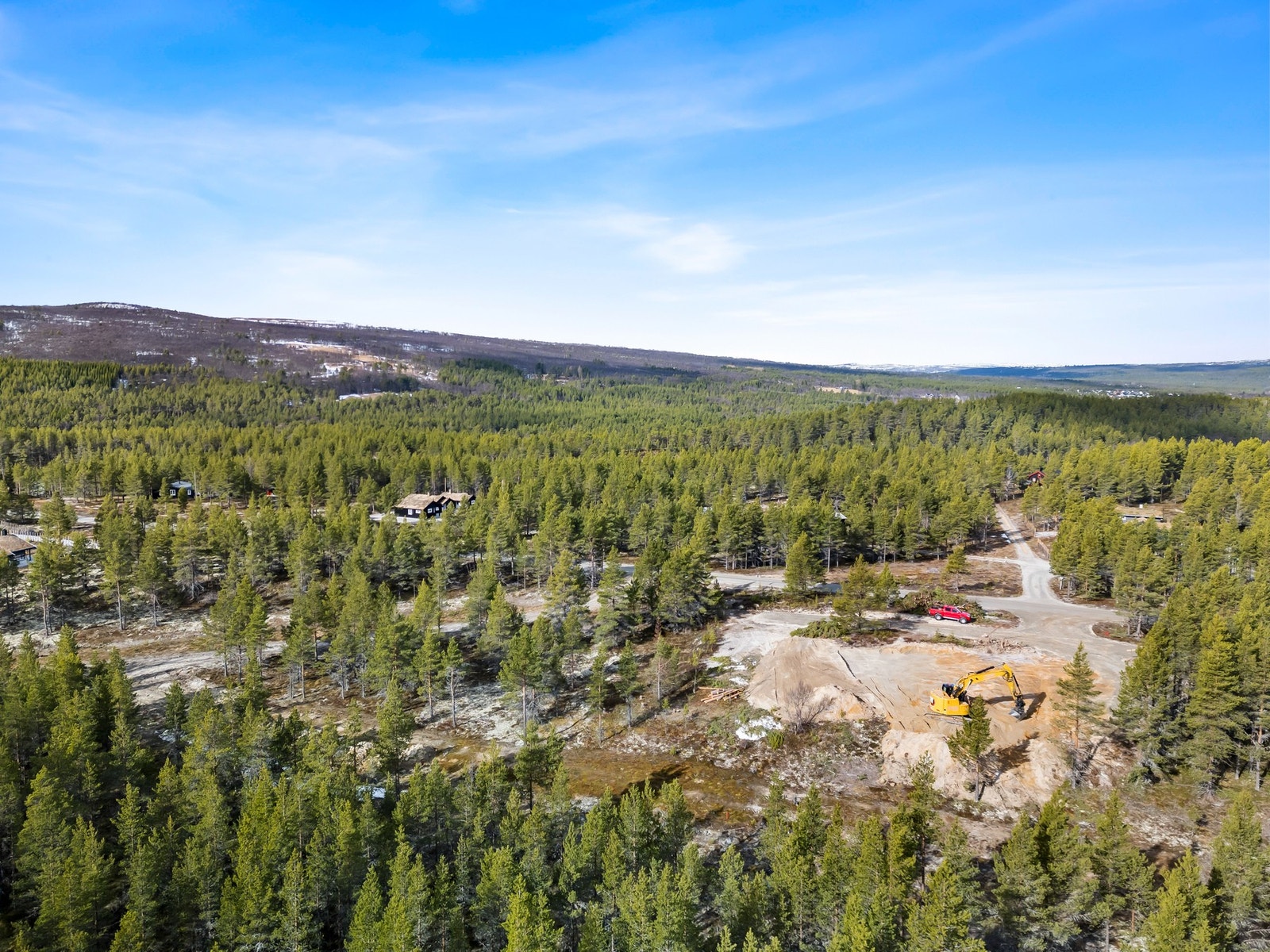 Eiendommen har gode solforhold og fantastisk turterreng rett utenfor døra. Galleribilde