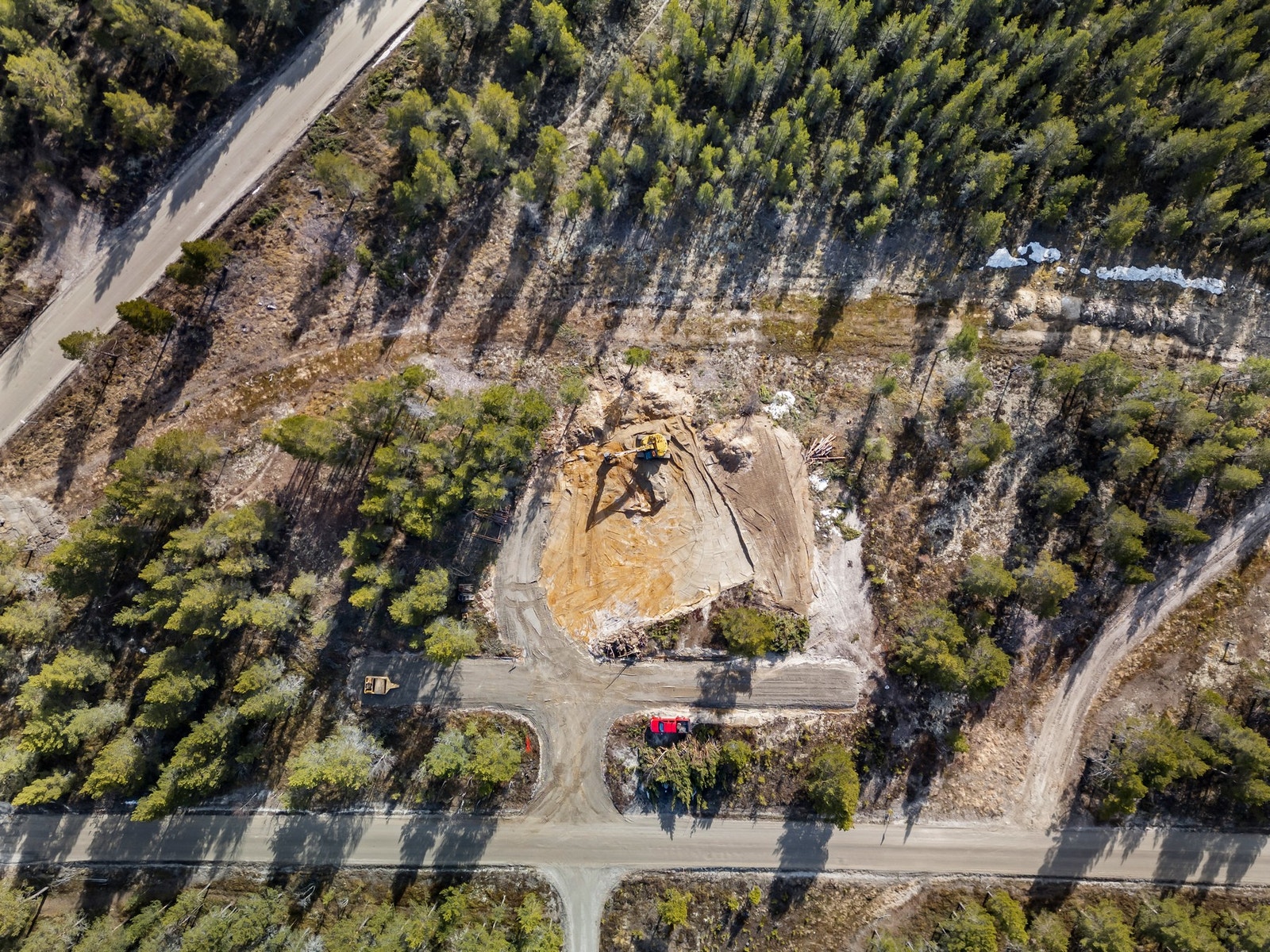 Her presenteres ei flott og romslig tomt på ca. 1.530 kvm. Galleribilde