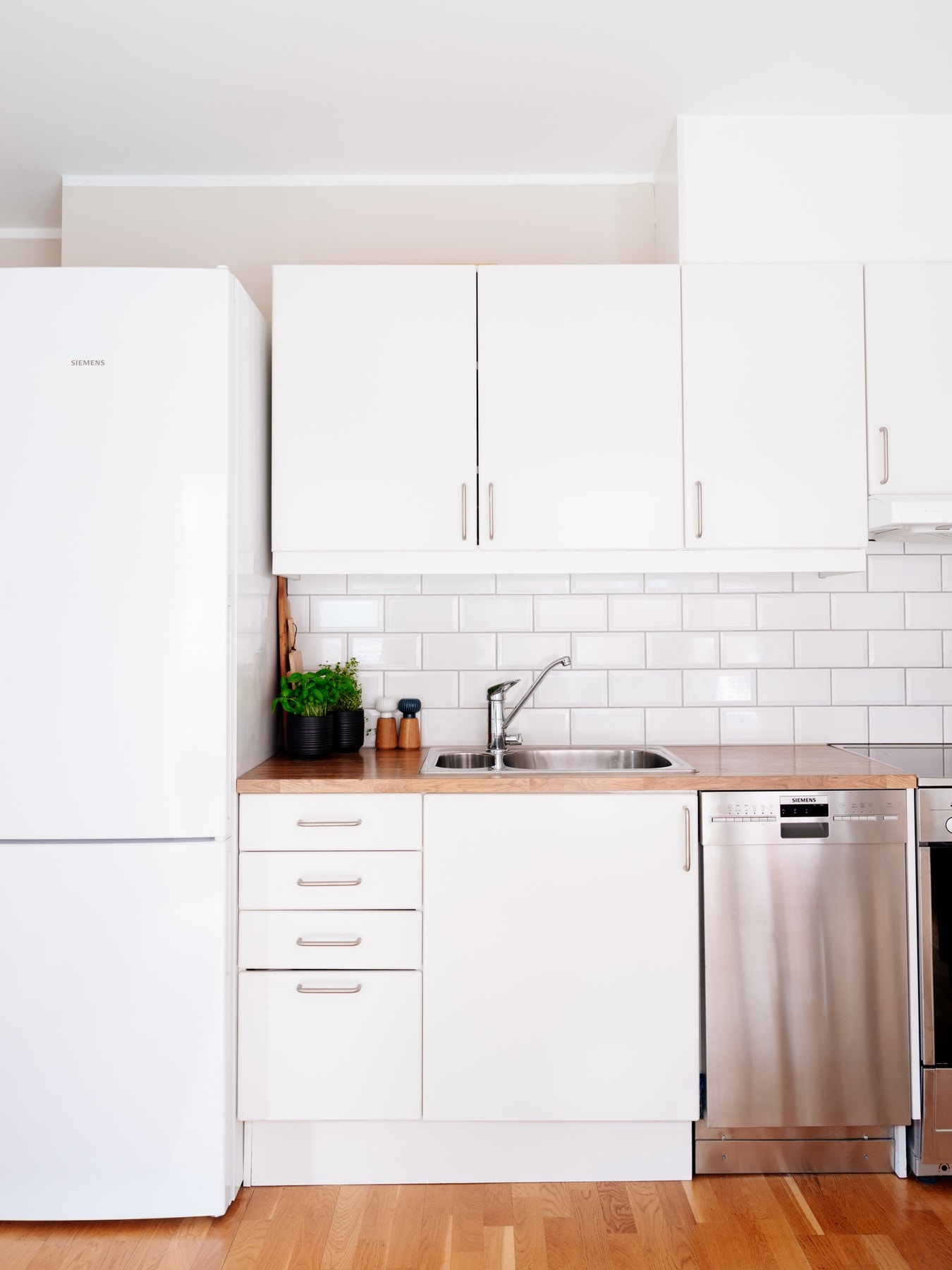 Det er godt med skap- og benkeplass. Galleribilde