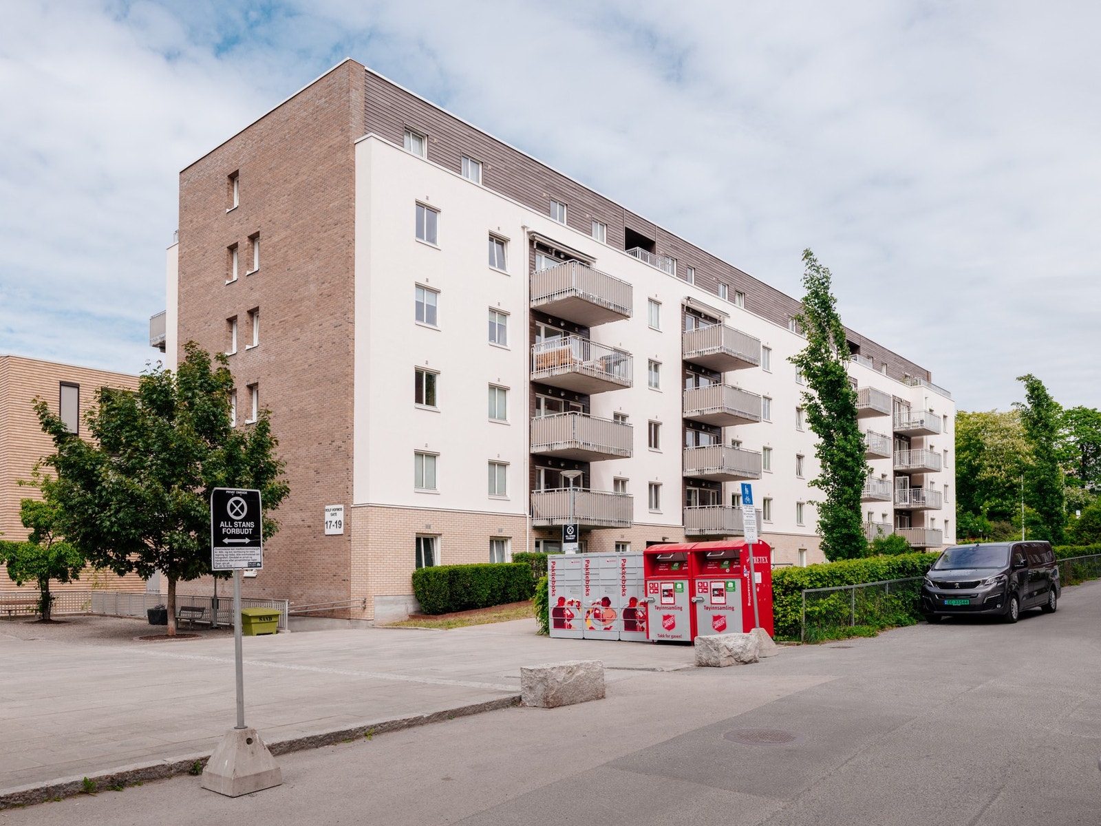 Leiligheten ligger i 3.etasje og sentralt til på Ensjø med kort vei til alt. Galleribilde