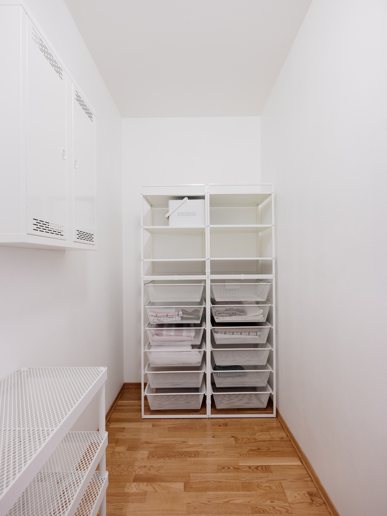 Innvendig, stor bod som er svært praktisk og har godt med lagringsplass. Galleribilde