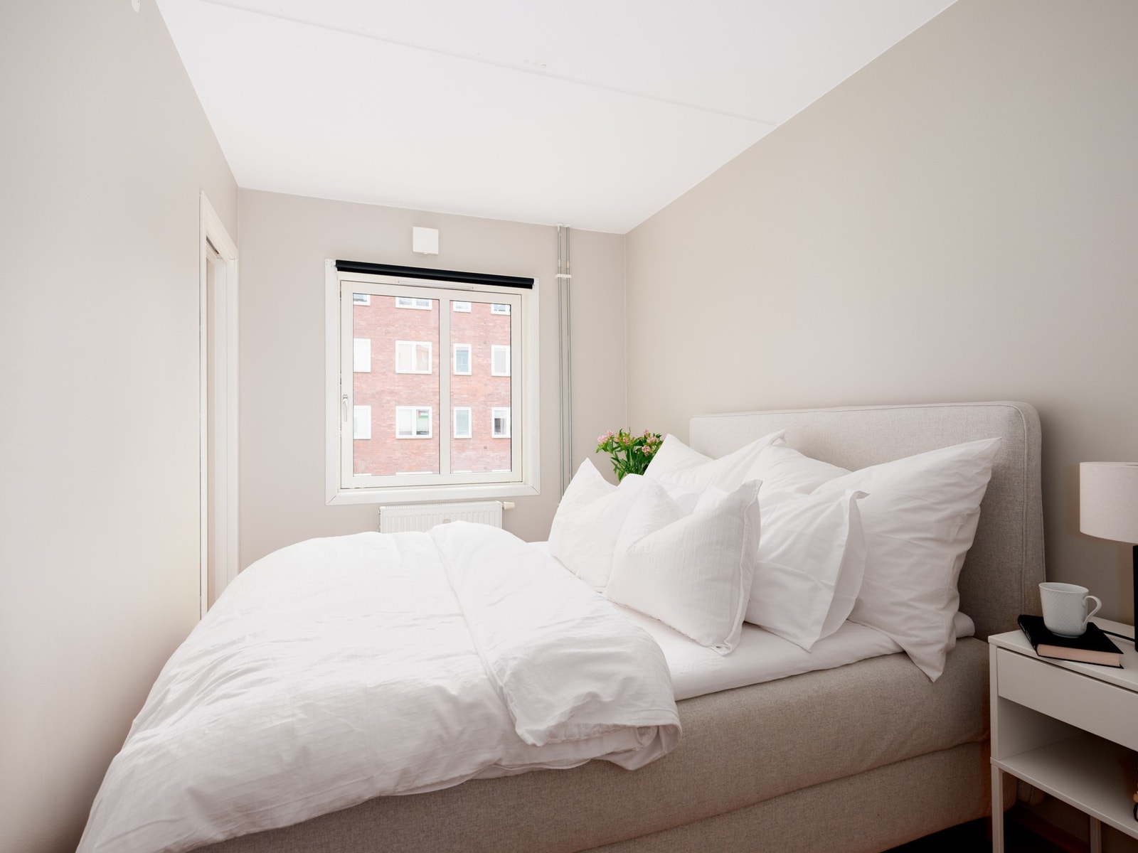 Romslig og lekkert soverom som er av god størrelse. Galleribilde