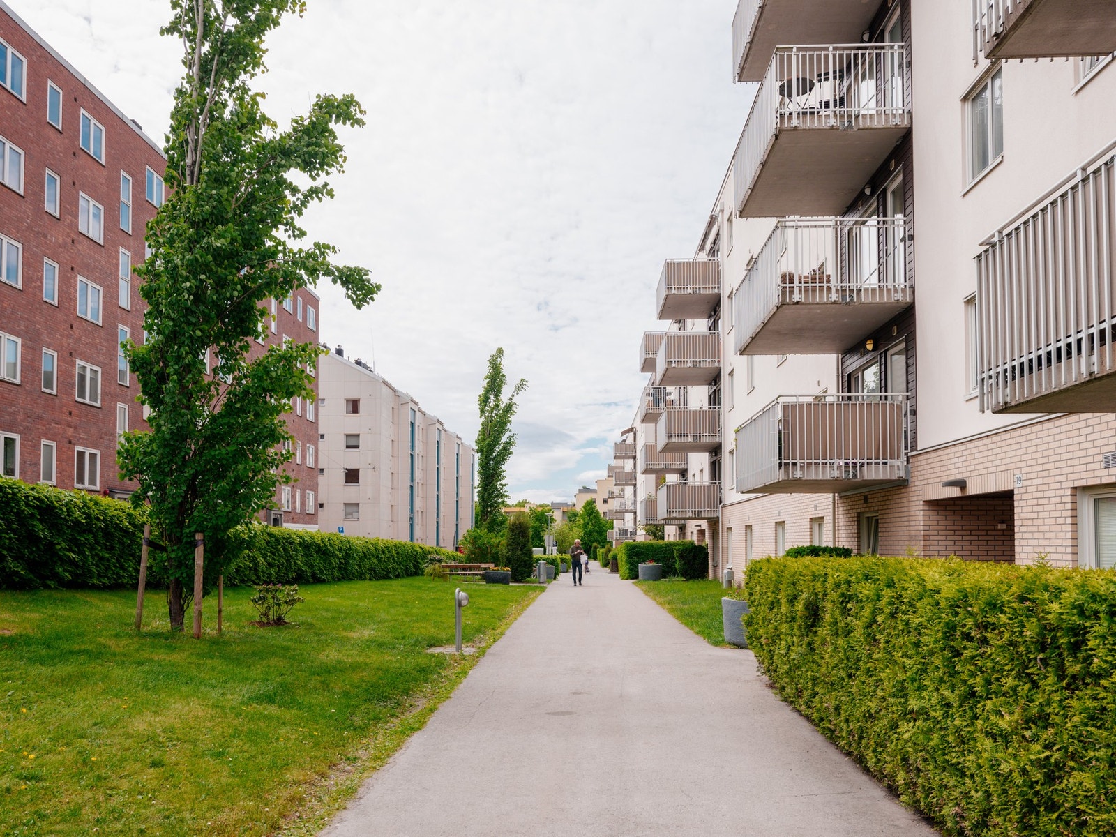 Området er pent opparbeidet med store grøntområder. Galleribilde