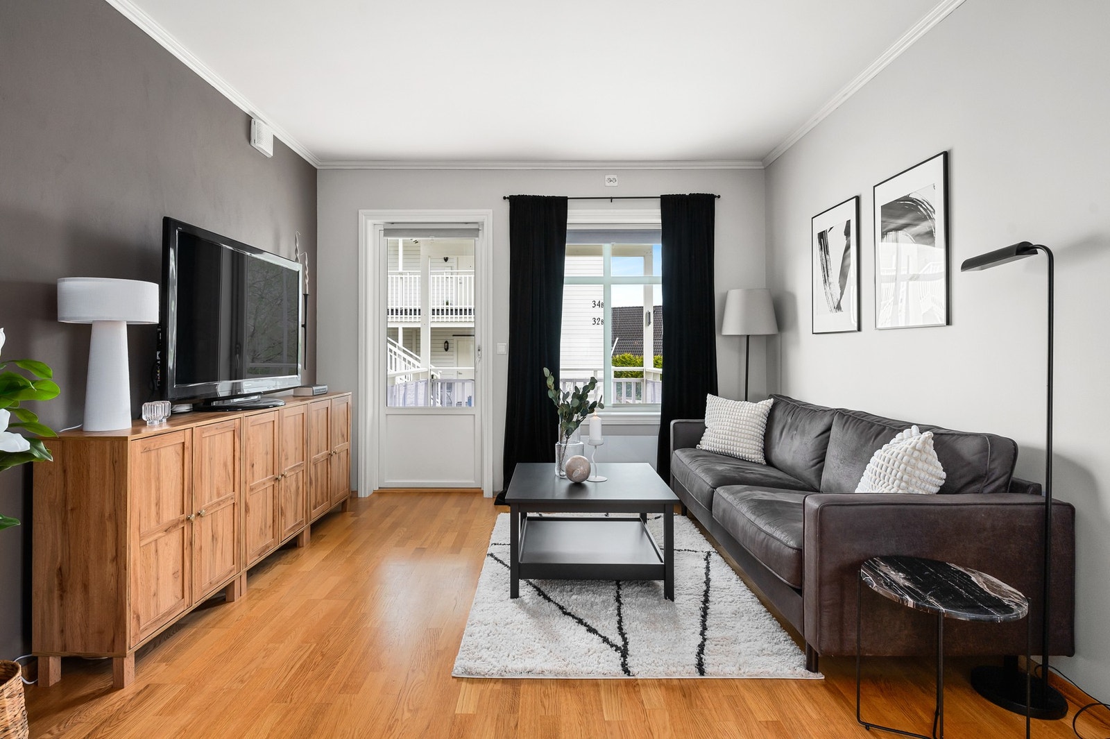 Leiligheten har en romslig stue/kjøkkenløsning på 25,5 kvm. Galleribilde