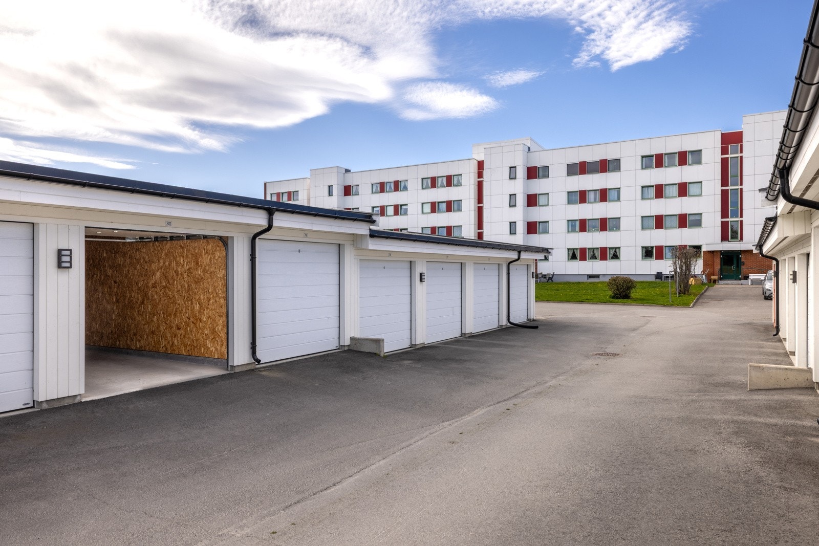 Garasje medfølger boligen Galleribilde