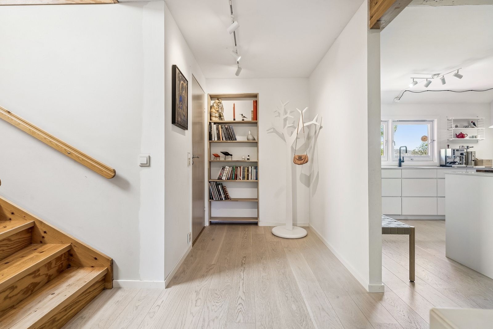 Privat oppstillingsplass medfølger i leien. Galleribilde