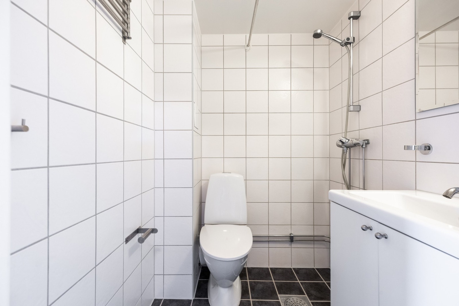 Det er gulvvarme. Borettslaget har fellesvaskeri. Galleribilde