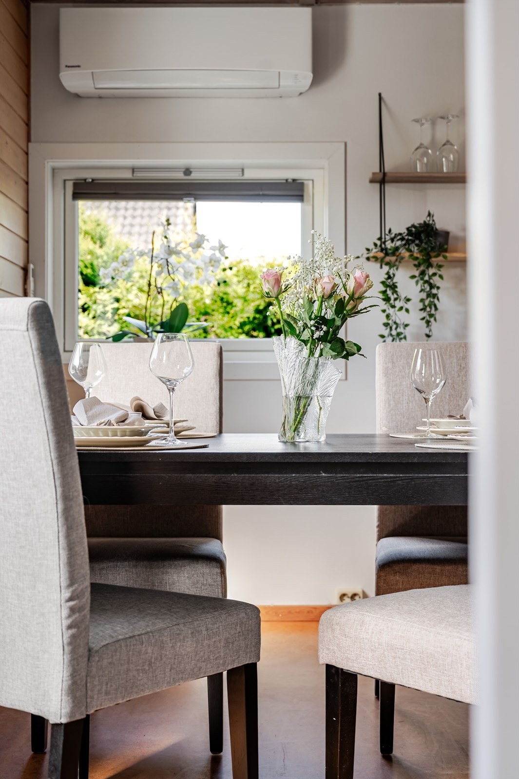 Det er montert luft-til-luft varmepumpe fra 2018 som sørger for en god og jevn varme på vinterstid. Galleribilde