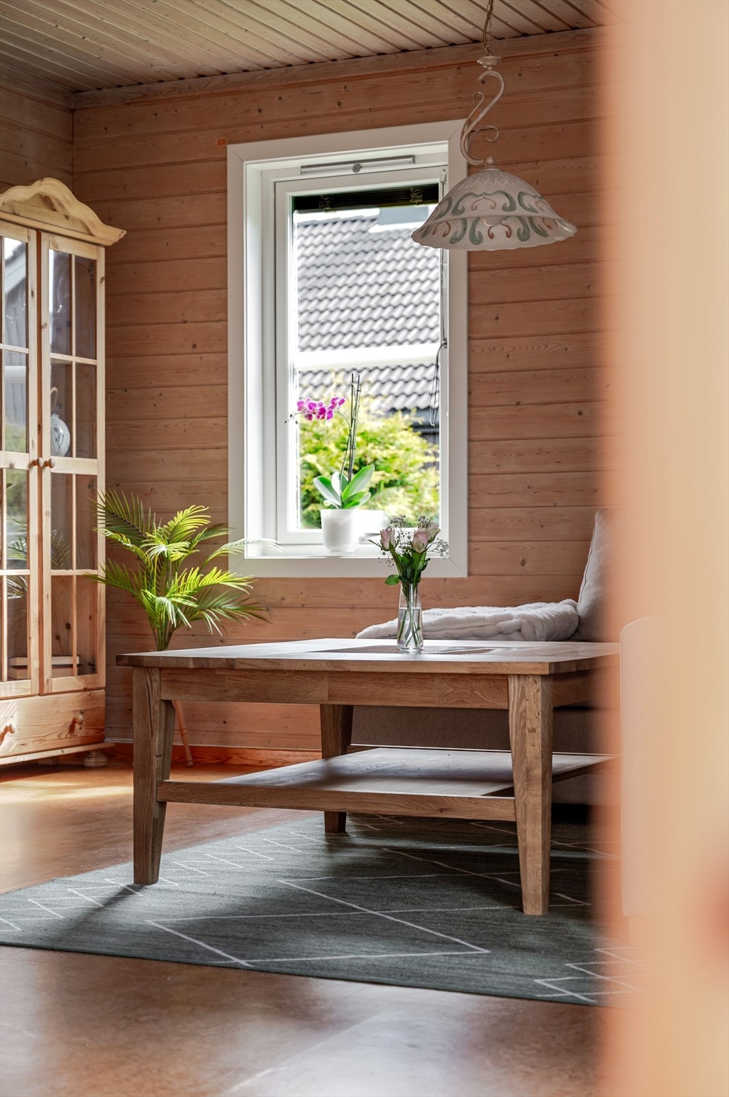 Alle vinduene i boligen har 3-lags isolerglass fra 2020. Det er fine brede vinduskarmer for planter og dekor. Galleribilde