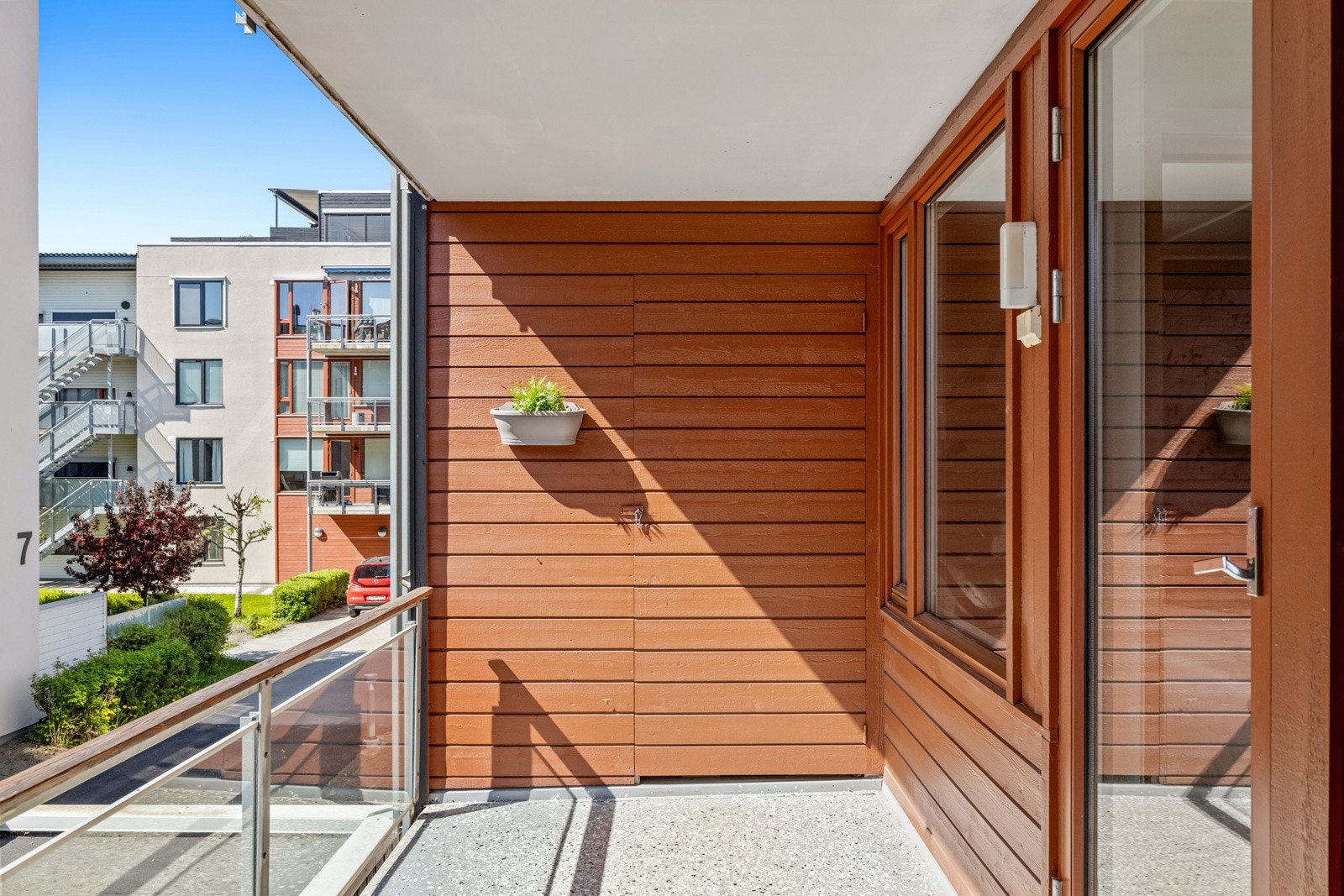 I tilknytning til balkongen er det utebod på ca. 2 kvm. Galleribilde