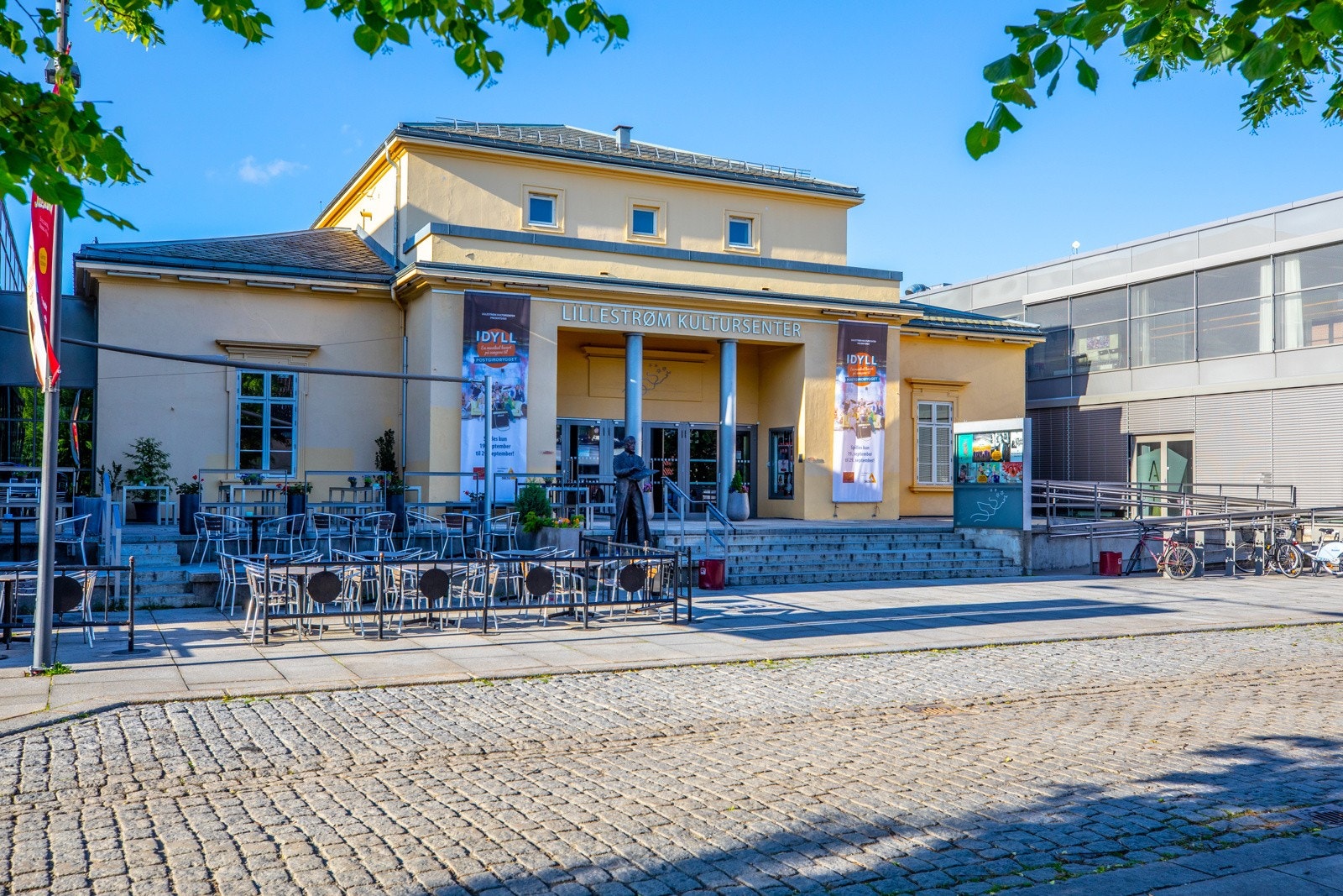 Lillestrøm Kultursenter arrangerer konserter, teaterforestillinger og show. Galleribilde