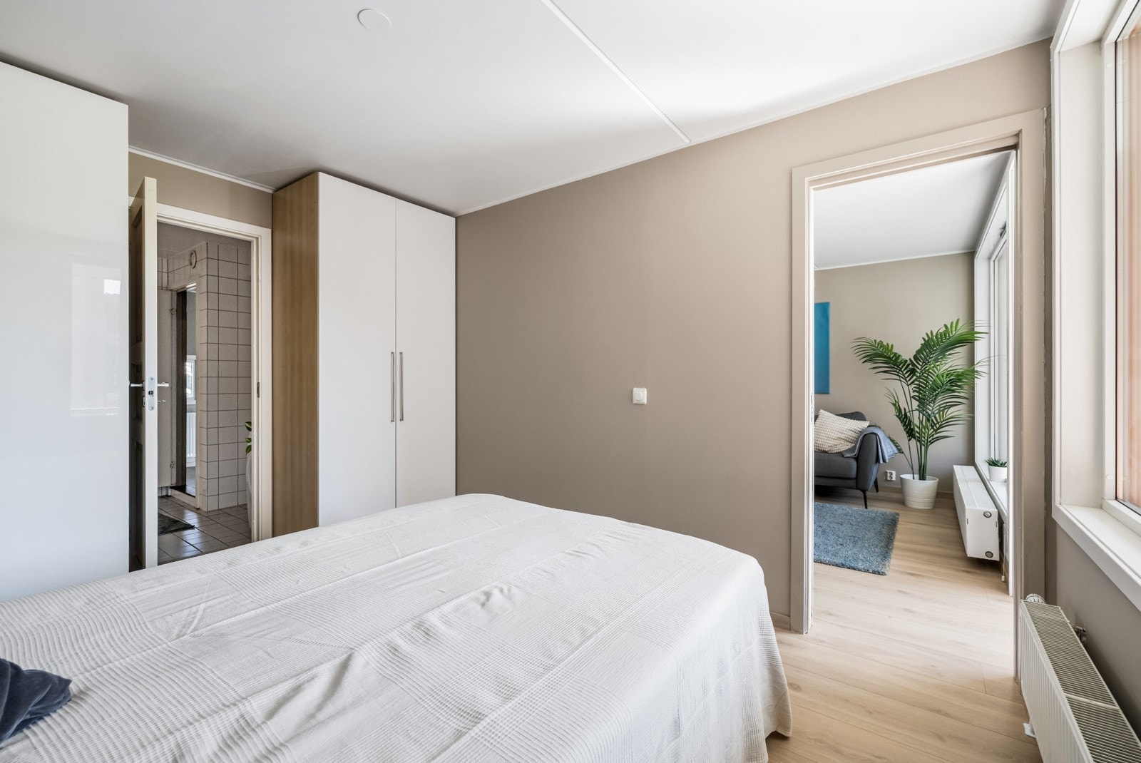 Soverommet har to garderobeskap som medfølger. Galleribilde