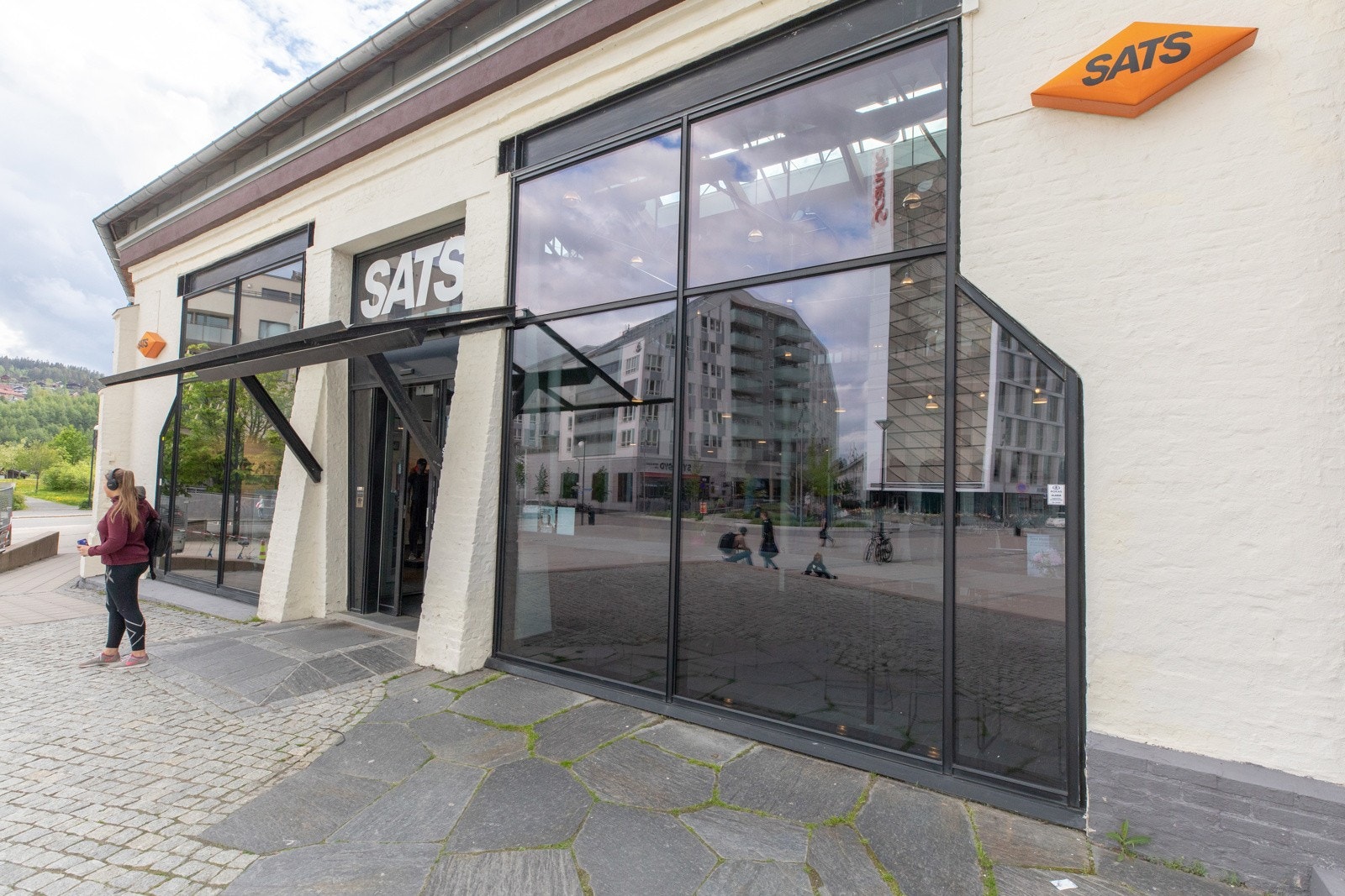 SATS ligger rett ved togstasjonen. Galleribilde