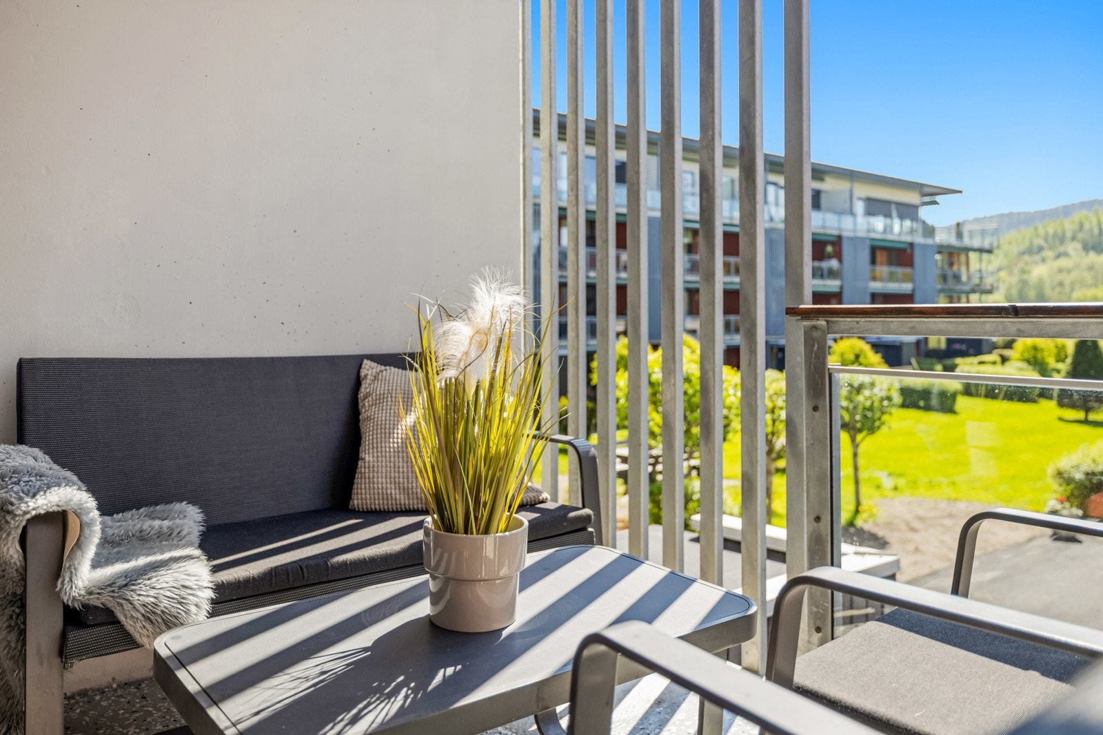 Utsyn mot hyggelige fellesarealer Galleribilde