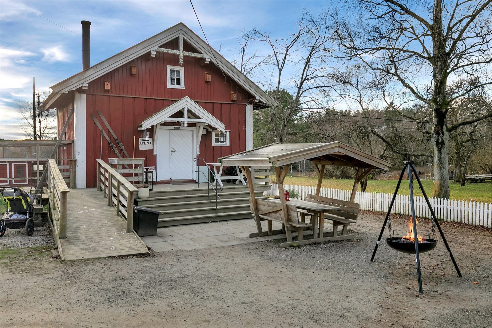 Gangavstand til Søndre Ås besøksgård. Galleribilde