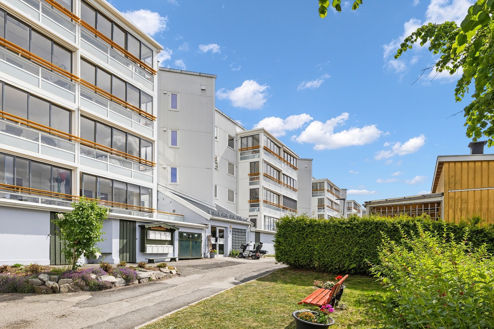 Fasade sett mot inngangsparti. Galleribilde